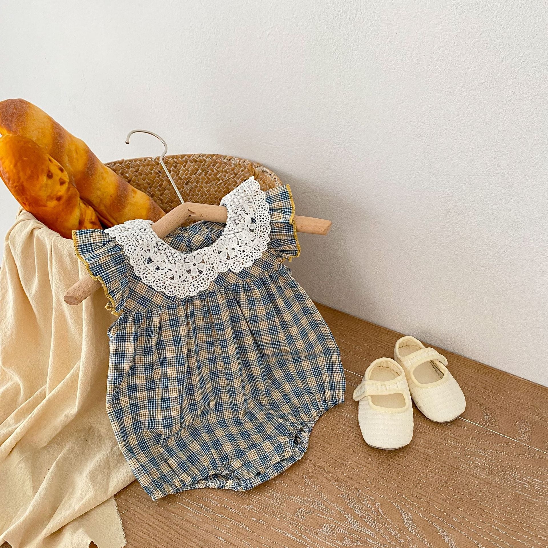 【BABY】チェック柄縁取りフリルレースカラーロンパース CawaKomostore