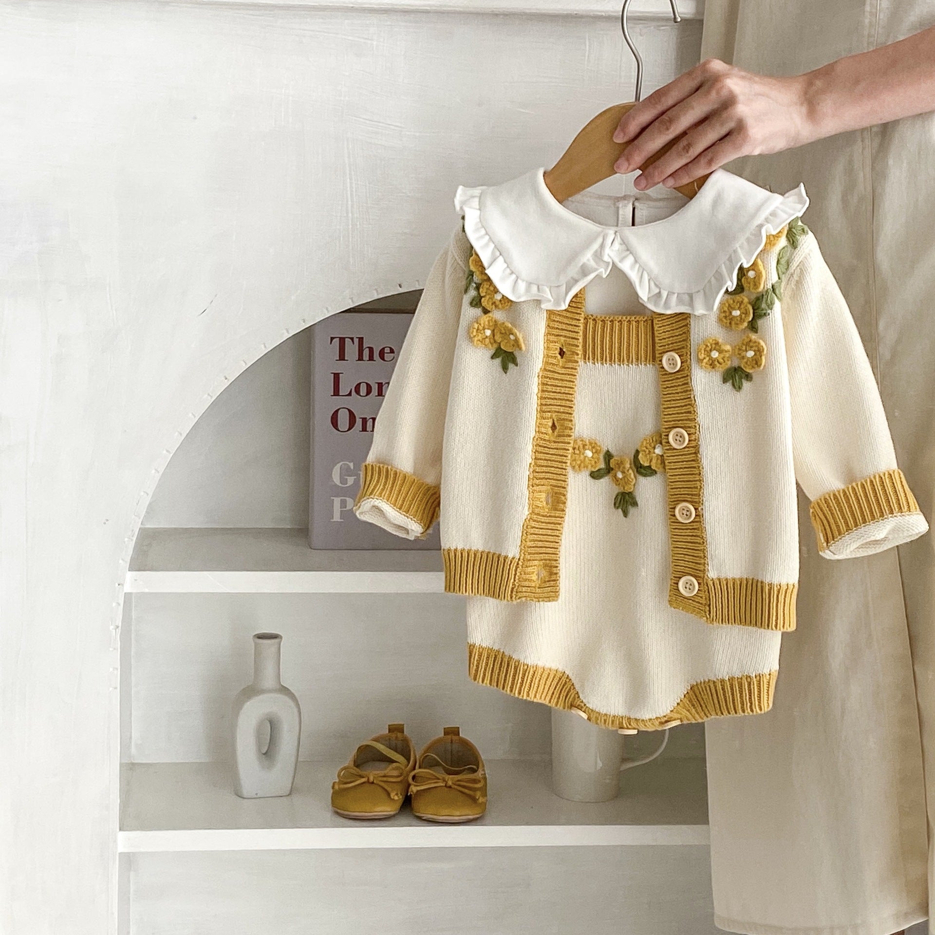 【BABY】イエロー刺繡フラワーサロペット / カーディガン CawaKomostore