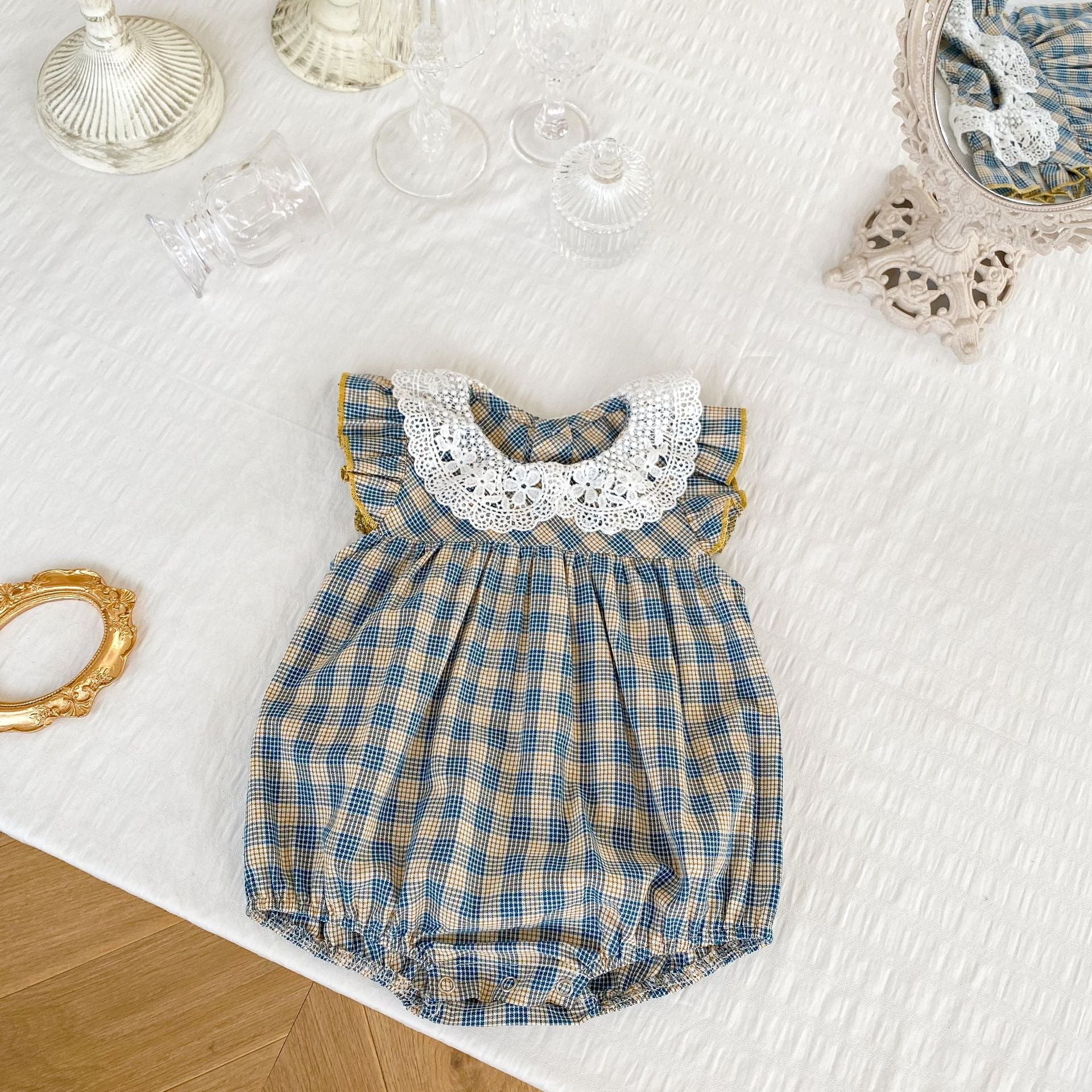 【BABY】チェック柄縁取りフリルレースカラーロンパース CawaKomostore