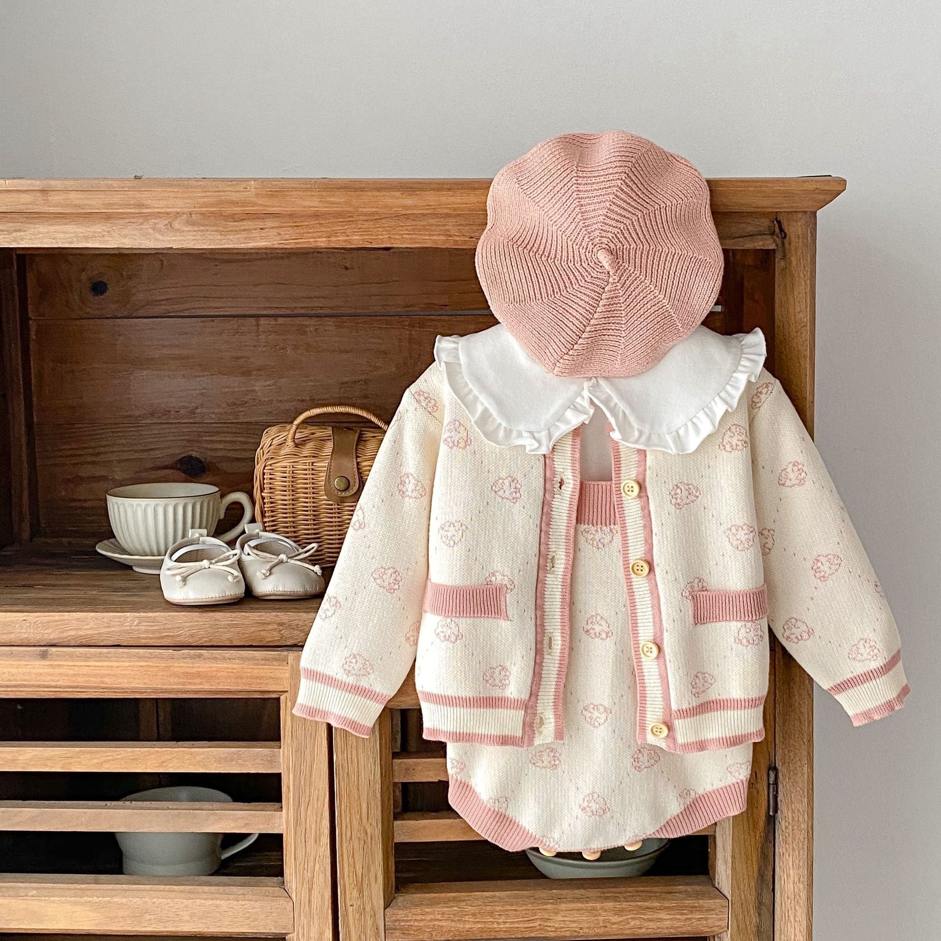【BABY】トレンドピンクカーディガン/サロペット CawaKomostore
