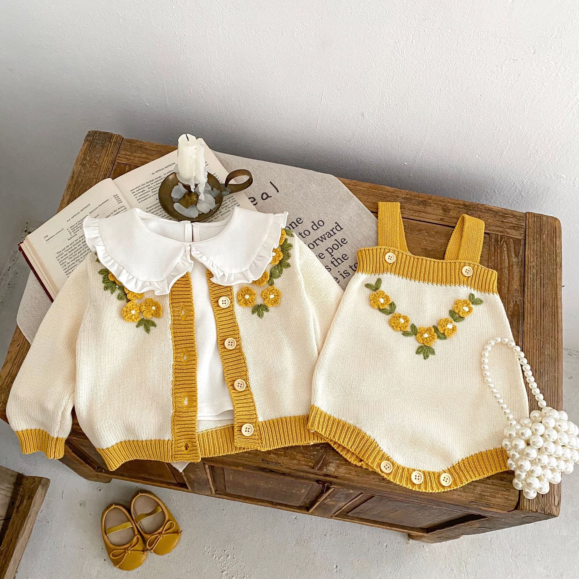 【BABY】イエロー刺繡フラワーサロペット / カーディガン CawaKomostore