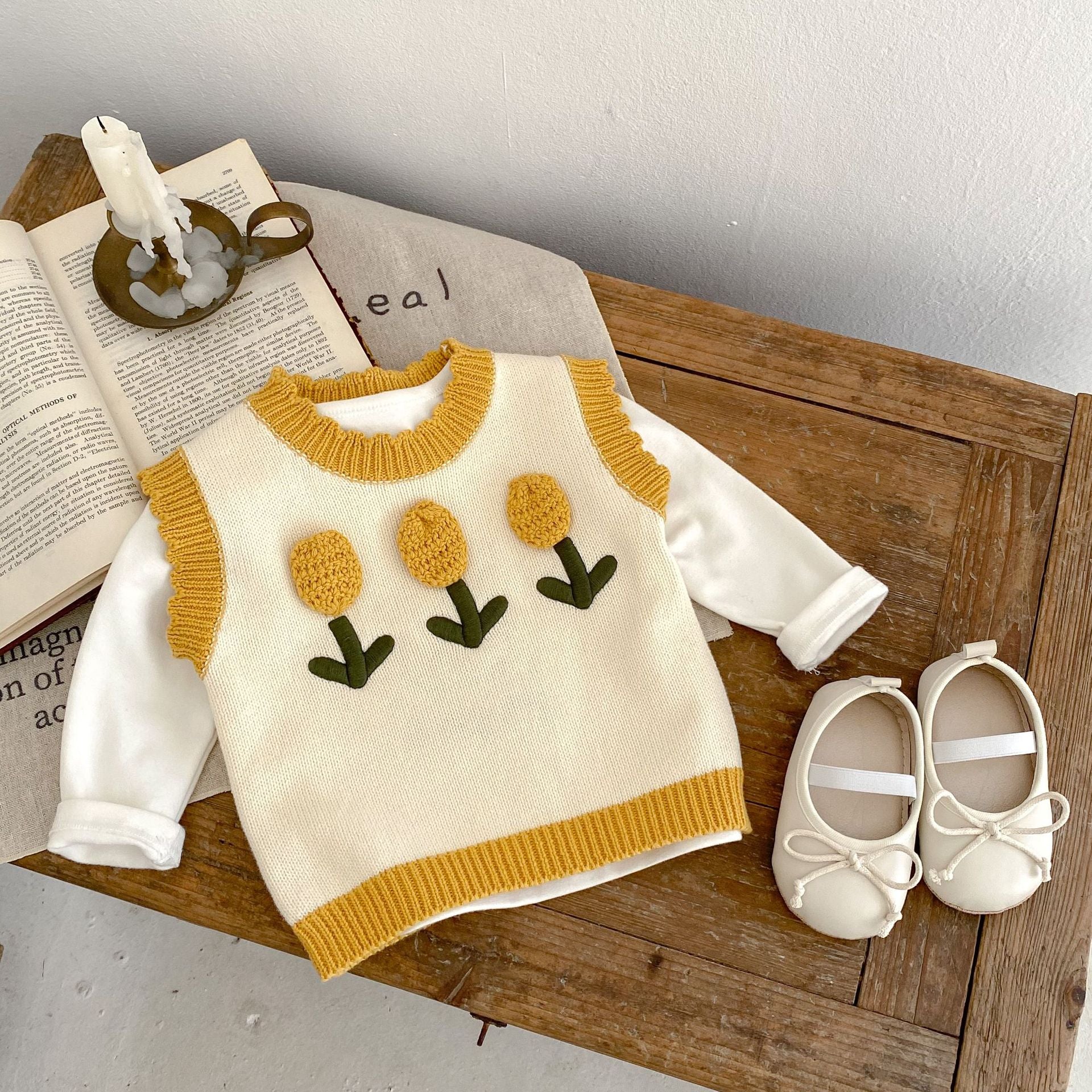 【BABY】イエロー刺繡フラワー ベスト CawaKomostore