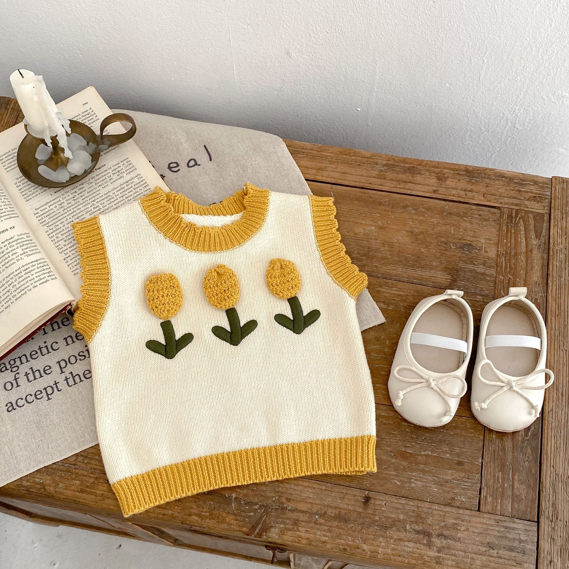 【BABY】イエロー刺繡フラワー ベスト CawaKomostore