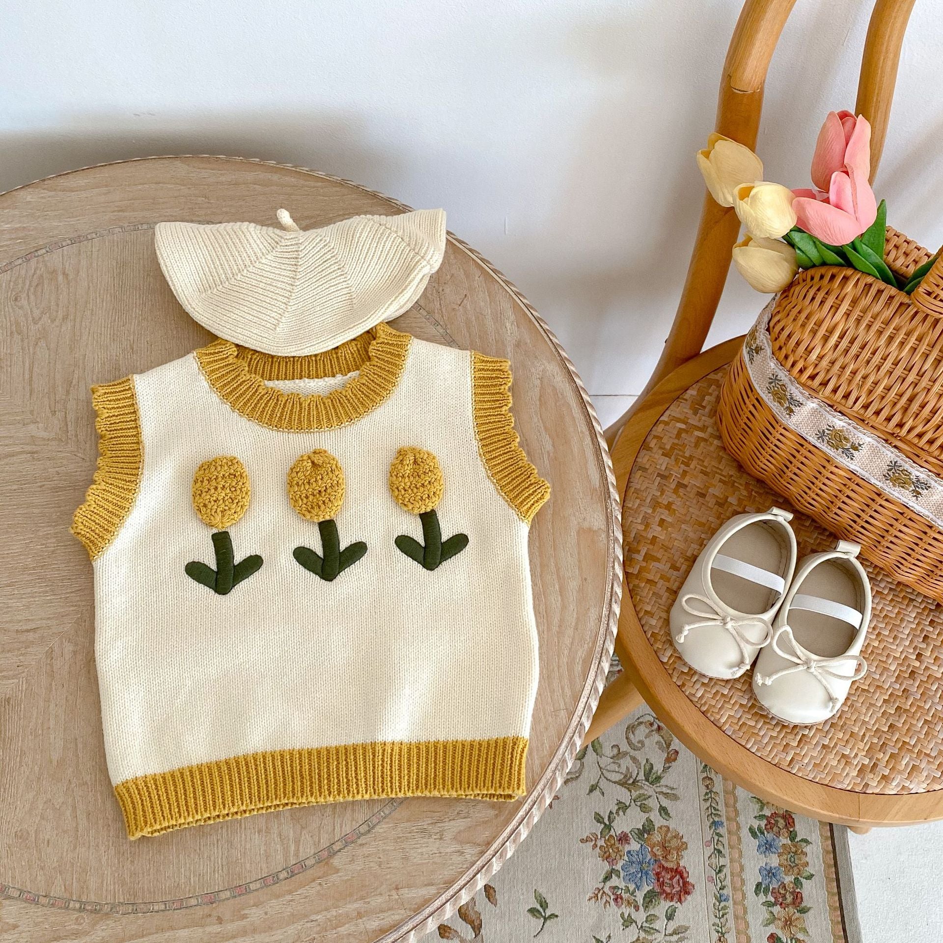 【BABY】イエロー刺繡フラワー ベスト CawaKomostore