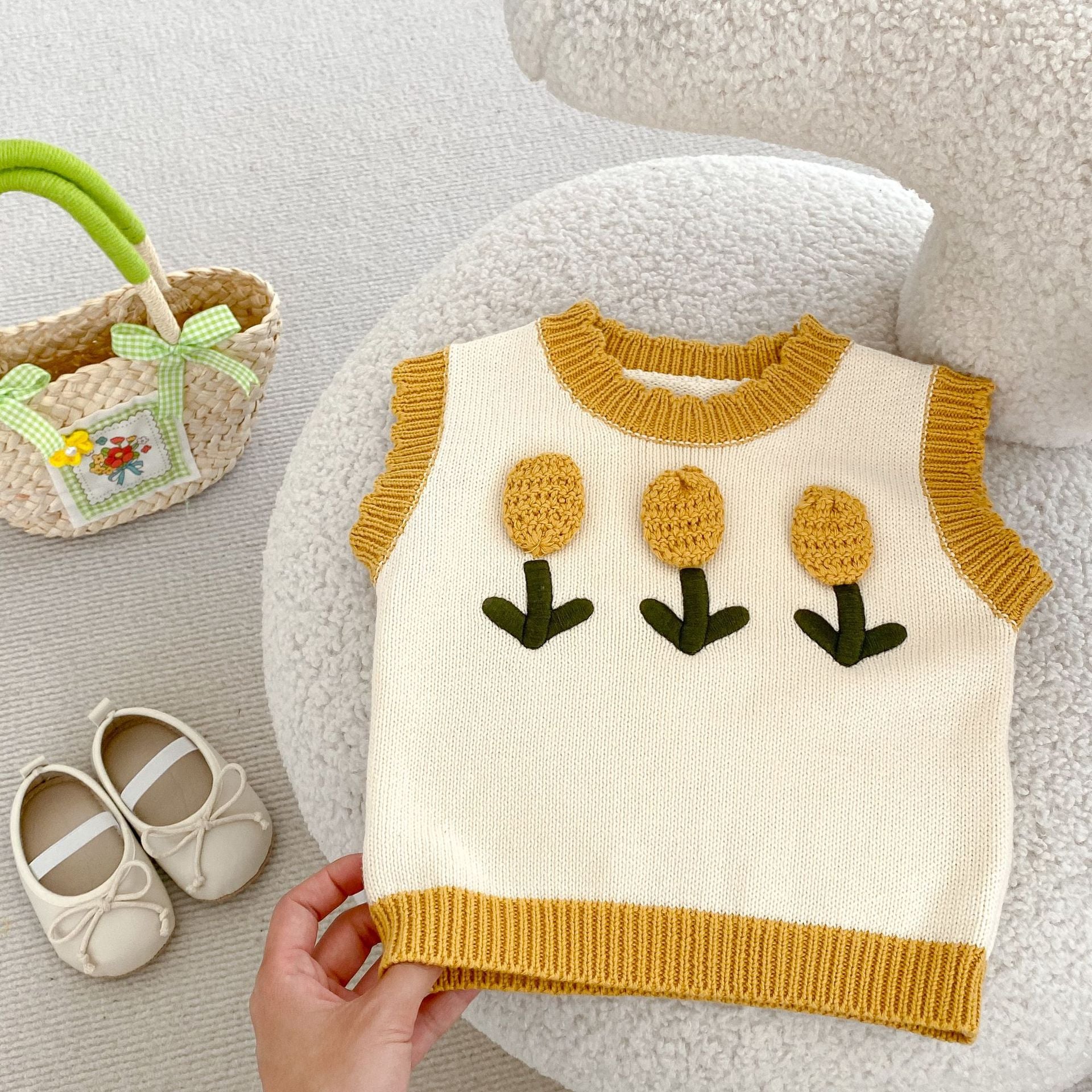 【BABY】イエロー刺繡フラワー ベスト CawaKomostore