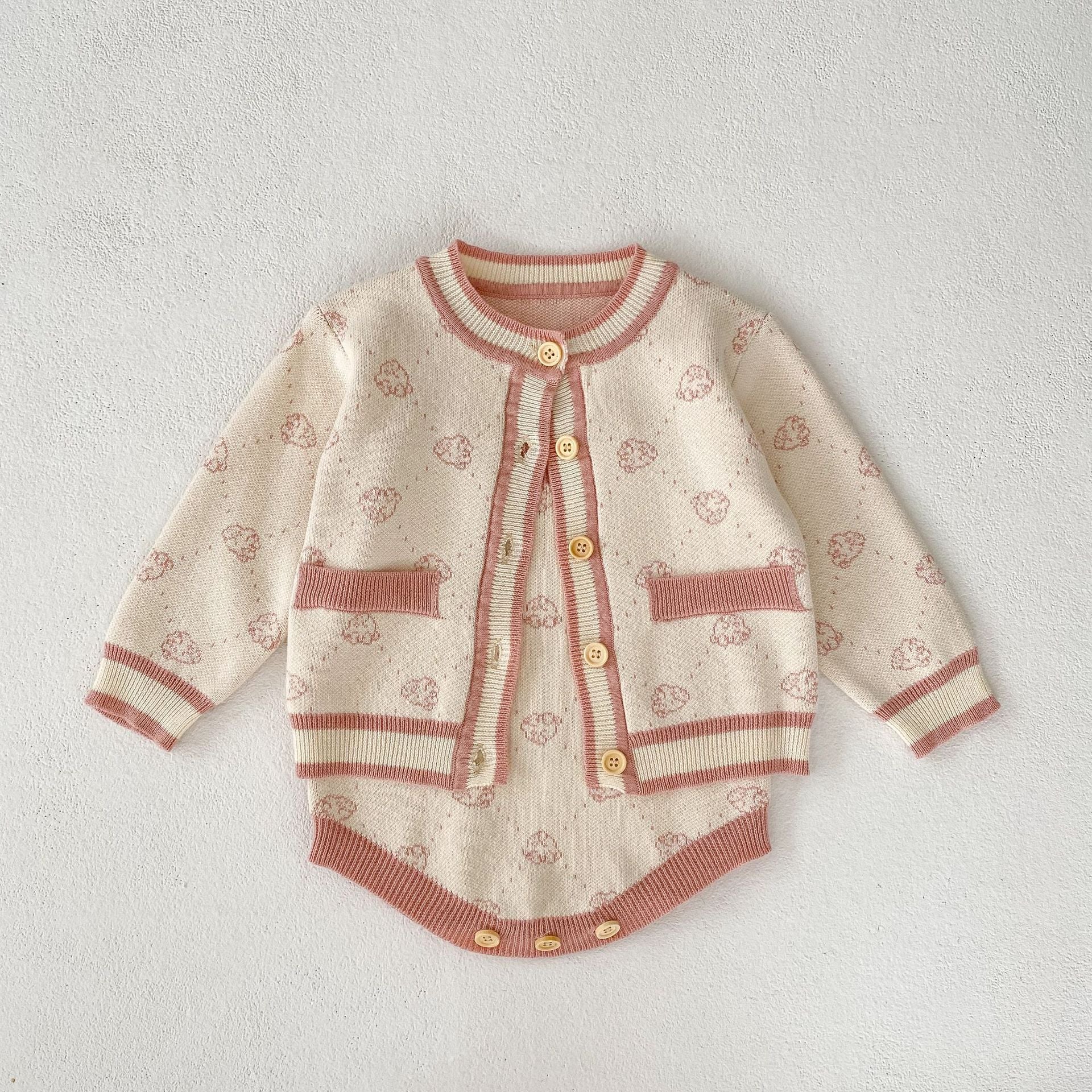 【BABY】トレンドピンクカーディガン/サロペット CawaKomostore