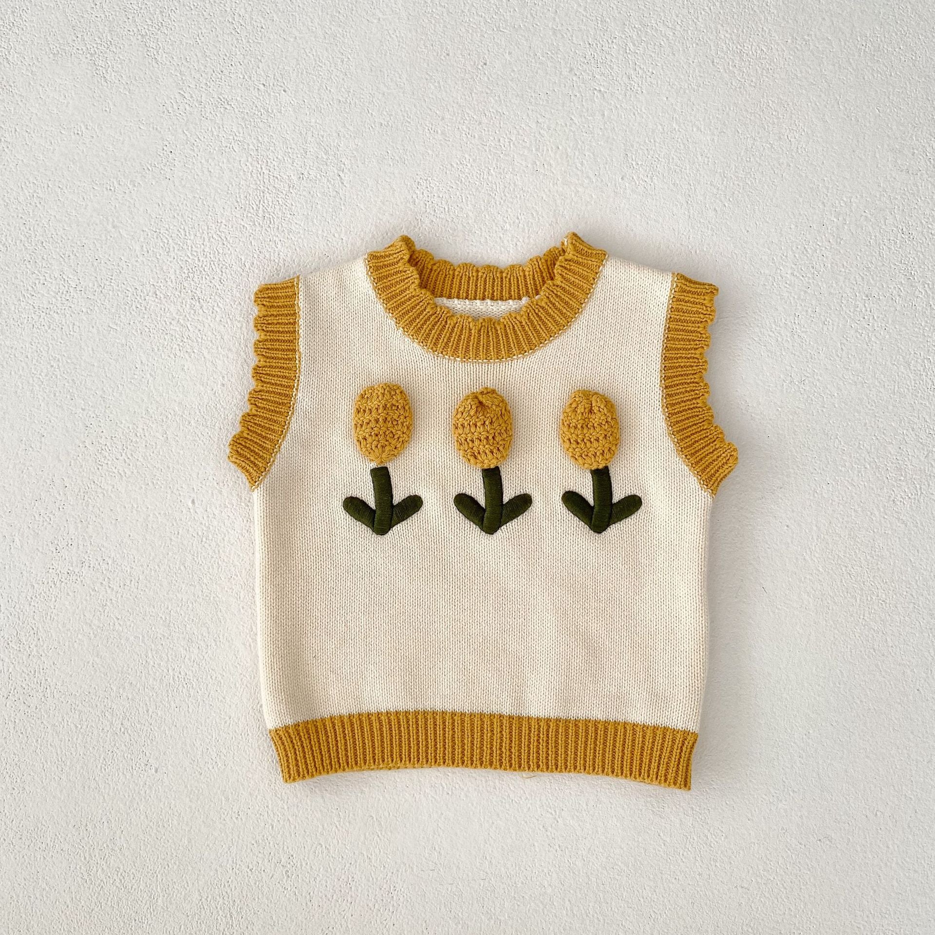 【BABY】イエロー刺繡フラワー ベスト CawaKomostore