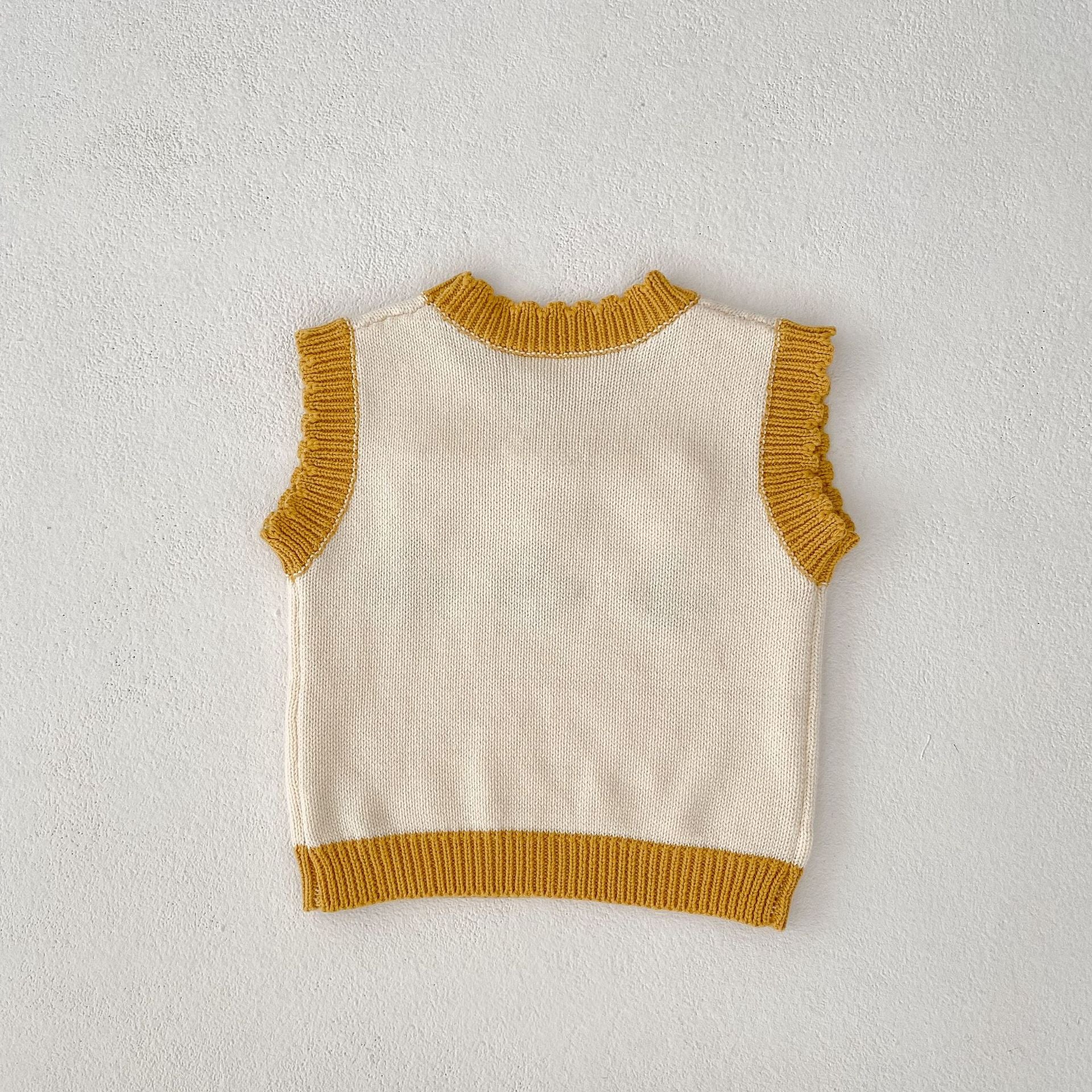【BABY】イエロー刺繡フラワー ベスト CawaKomostore