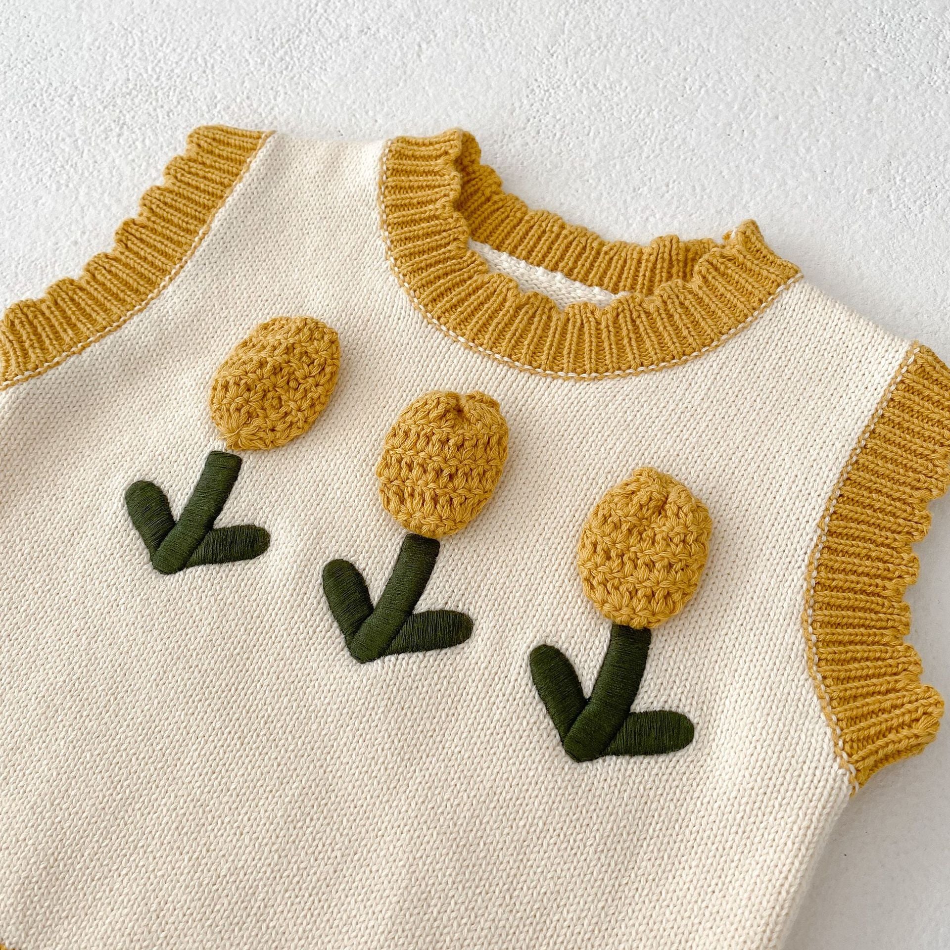 【BABY】イエロー刺繡フラワー ベスト CawaKomostore