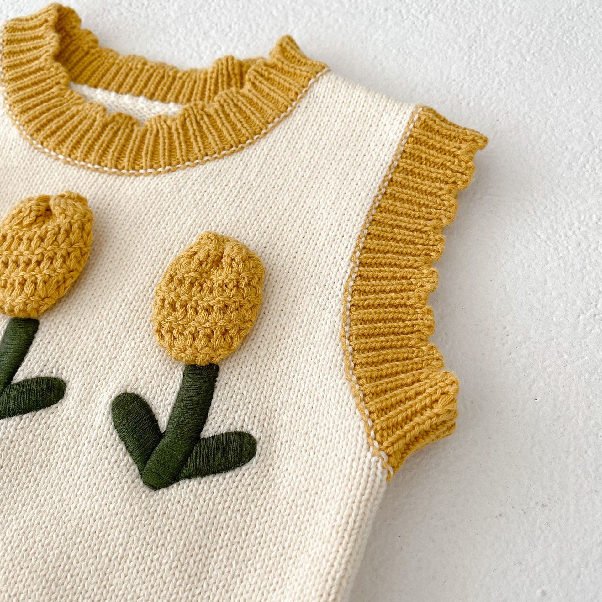 【BABY】イエロー刺繡フラワー ベスト CawaKomostore