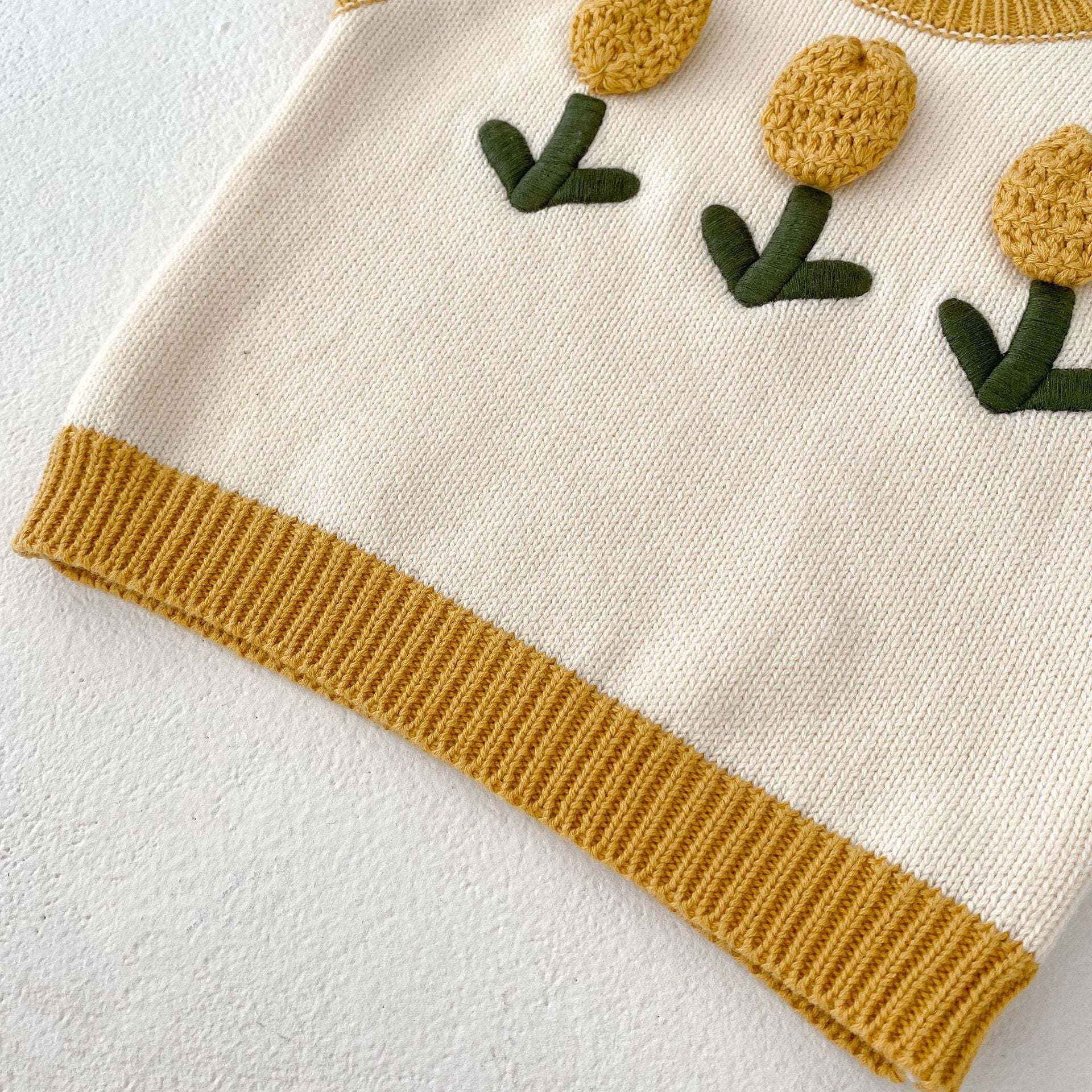 【BABY】イエロー刺繡フラワー ベスト CawaKomostore