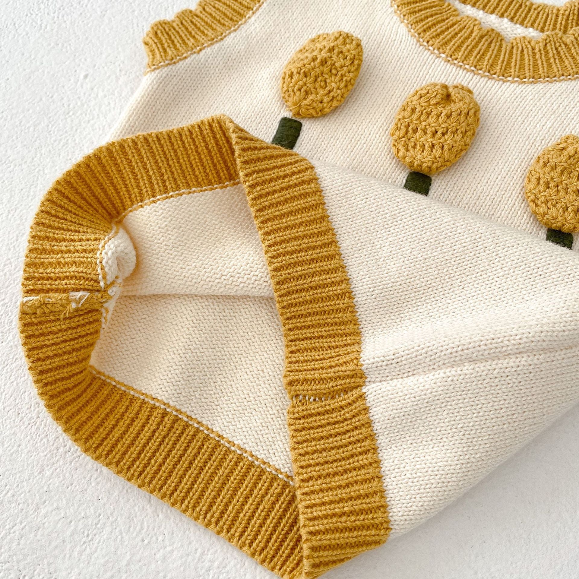 【BABY】イエロー刺繡フラワー ベスト CawaKomostore