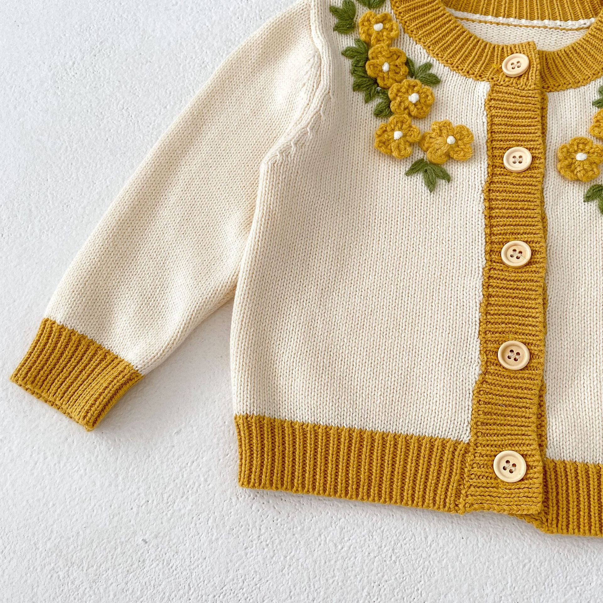 【BABY】イエロー刺繡フラワーサロペット / カーディガン CawaKomostore