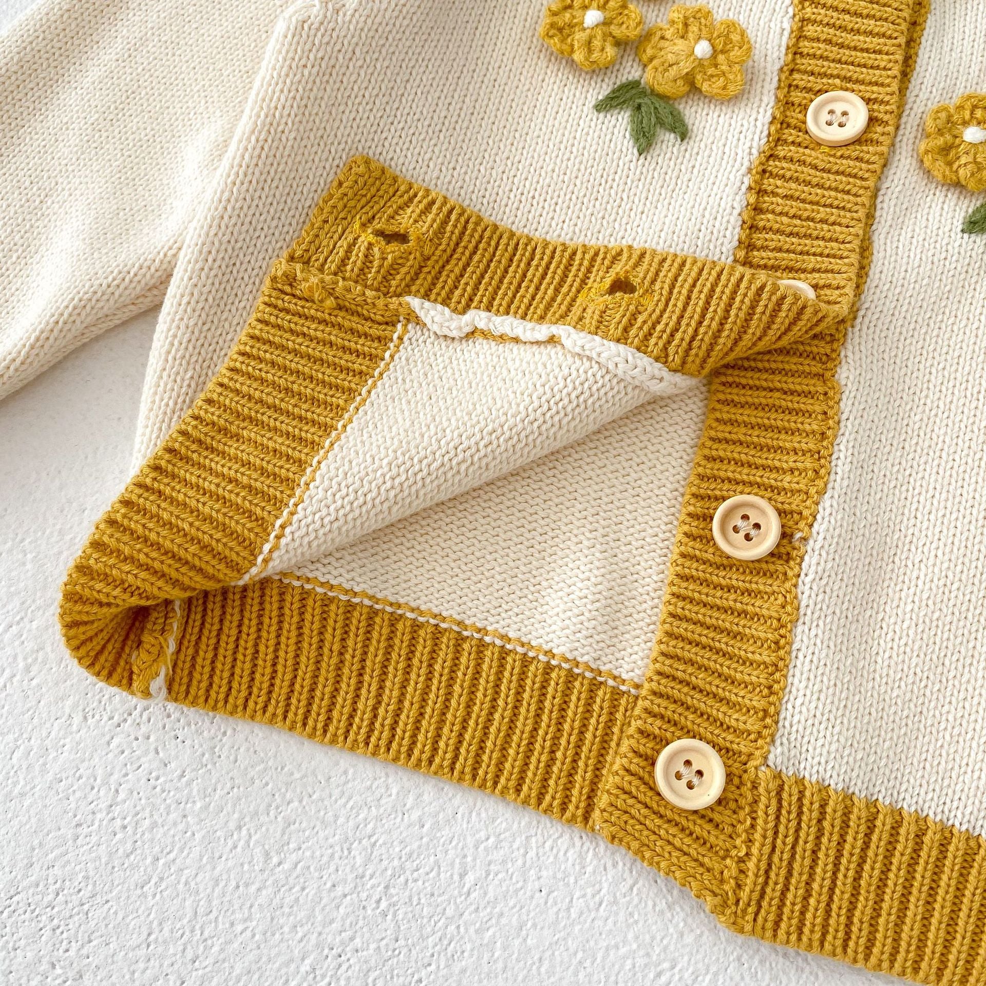 【BABY】イエロー刺繡フラワーサロペット / カーディガン CawaKomostore