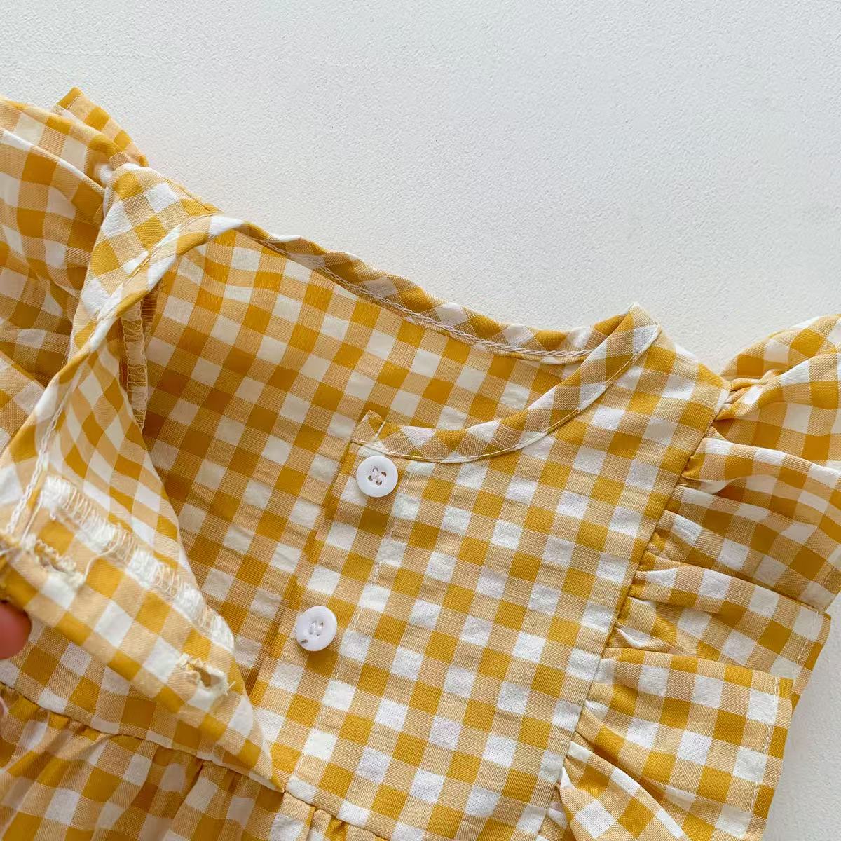 【BABY】Black&Yellowチェック柄フリルスリーブロンパース