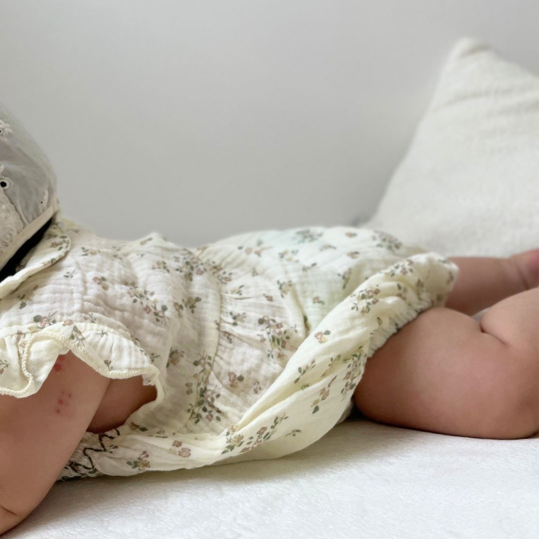 【BABY】ショルダーフリルシャーリングフローラルロンパース CawaKomostore