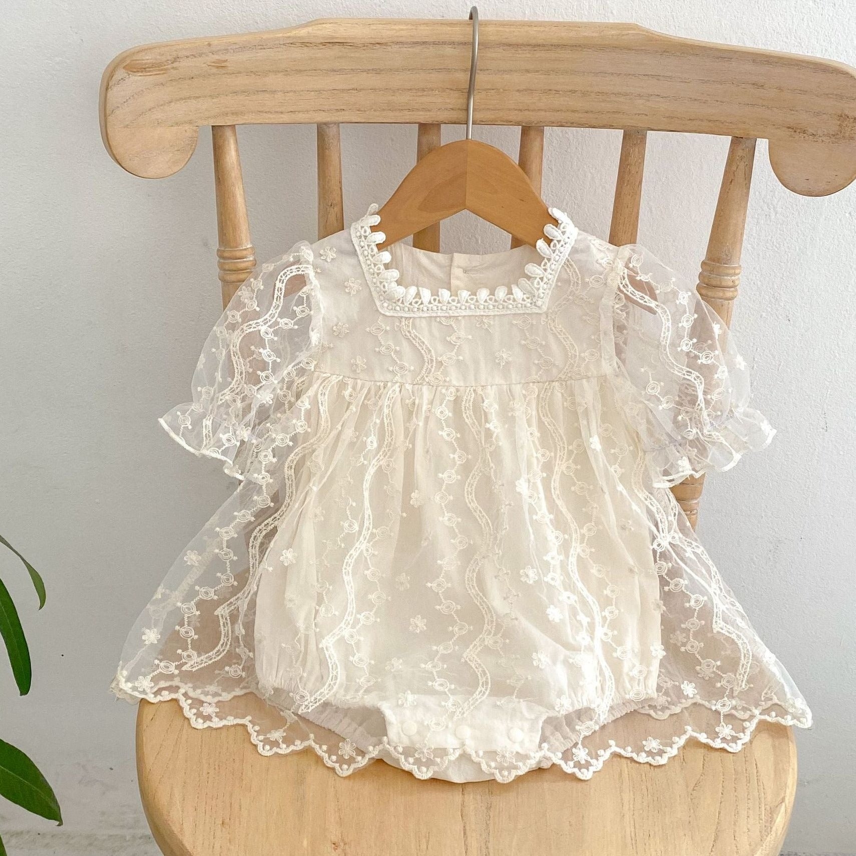 【BABY】シースルーパフスリーブ刺繍チュールドレス風ロンパース CawaKomostore