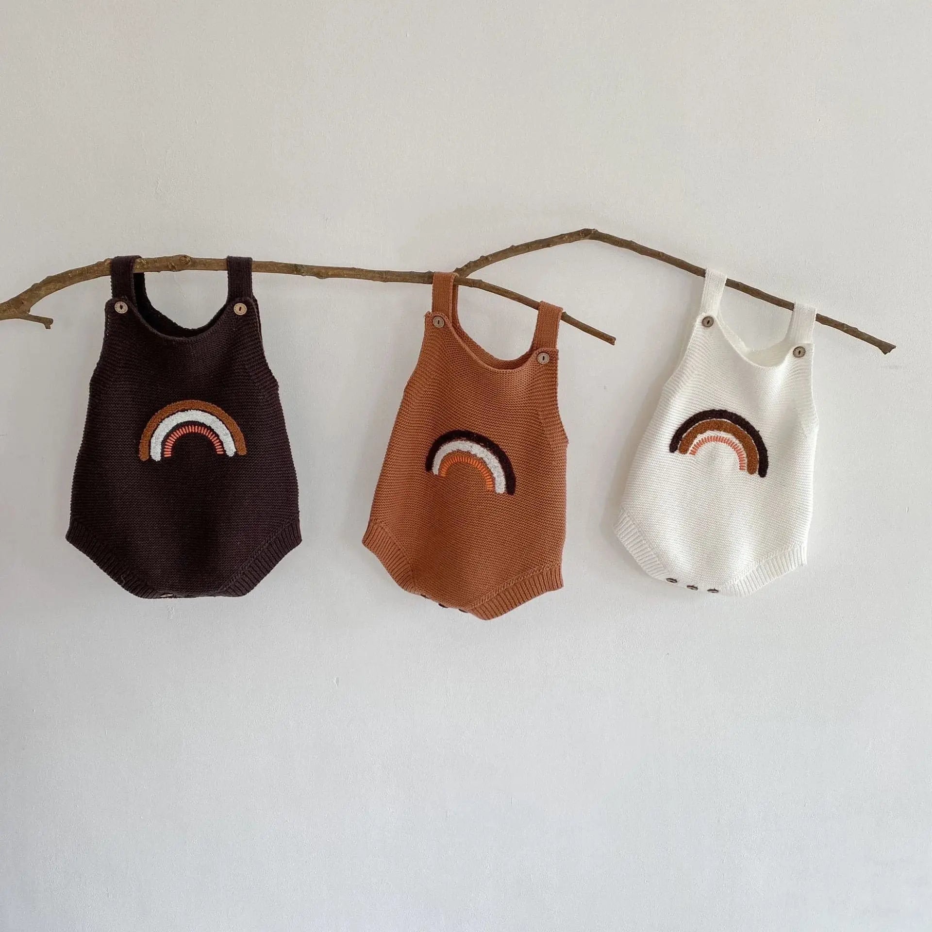 【BABY】虹刺繍ニットロンパース🌈 CawaKomostore