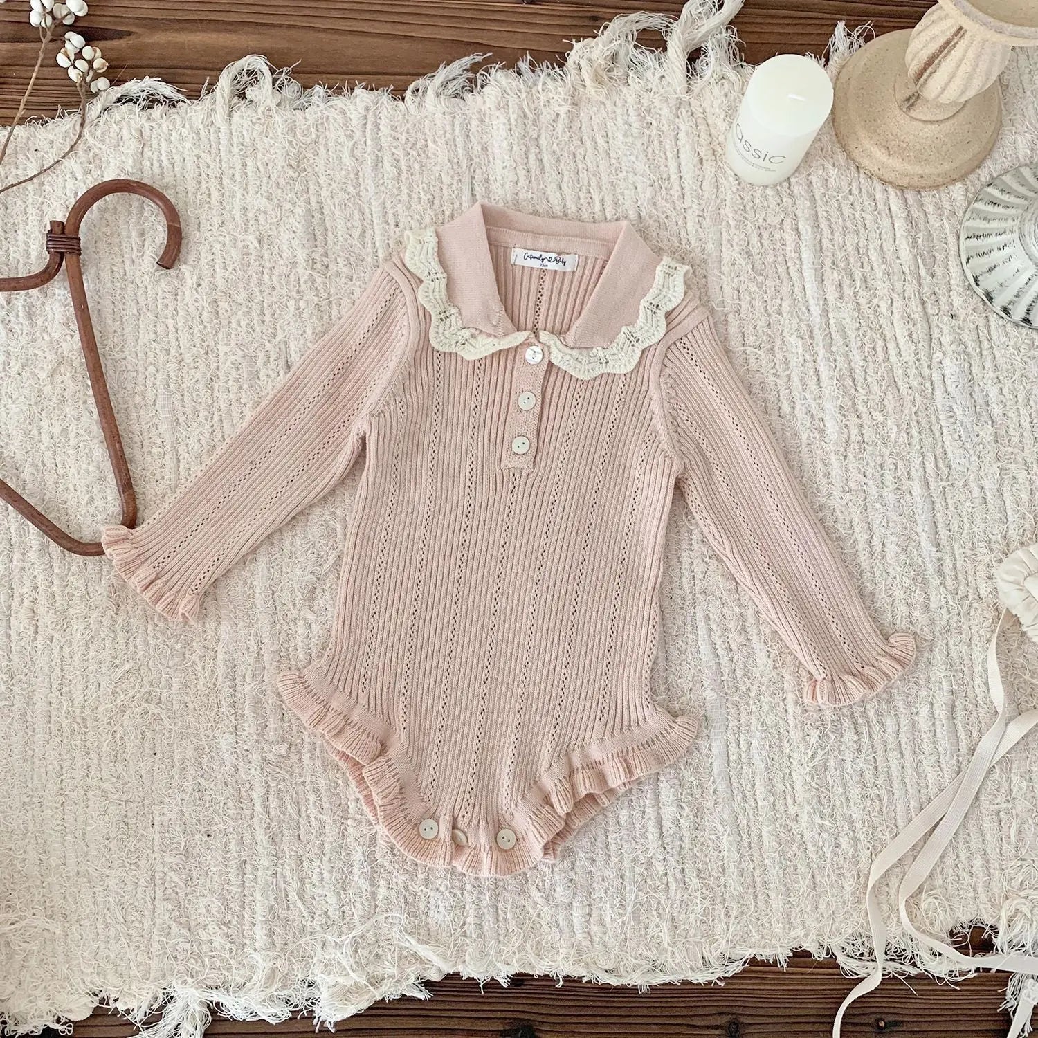 【BABY】 ナチュラルレースフリルロンパース - CawaKomostore
