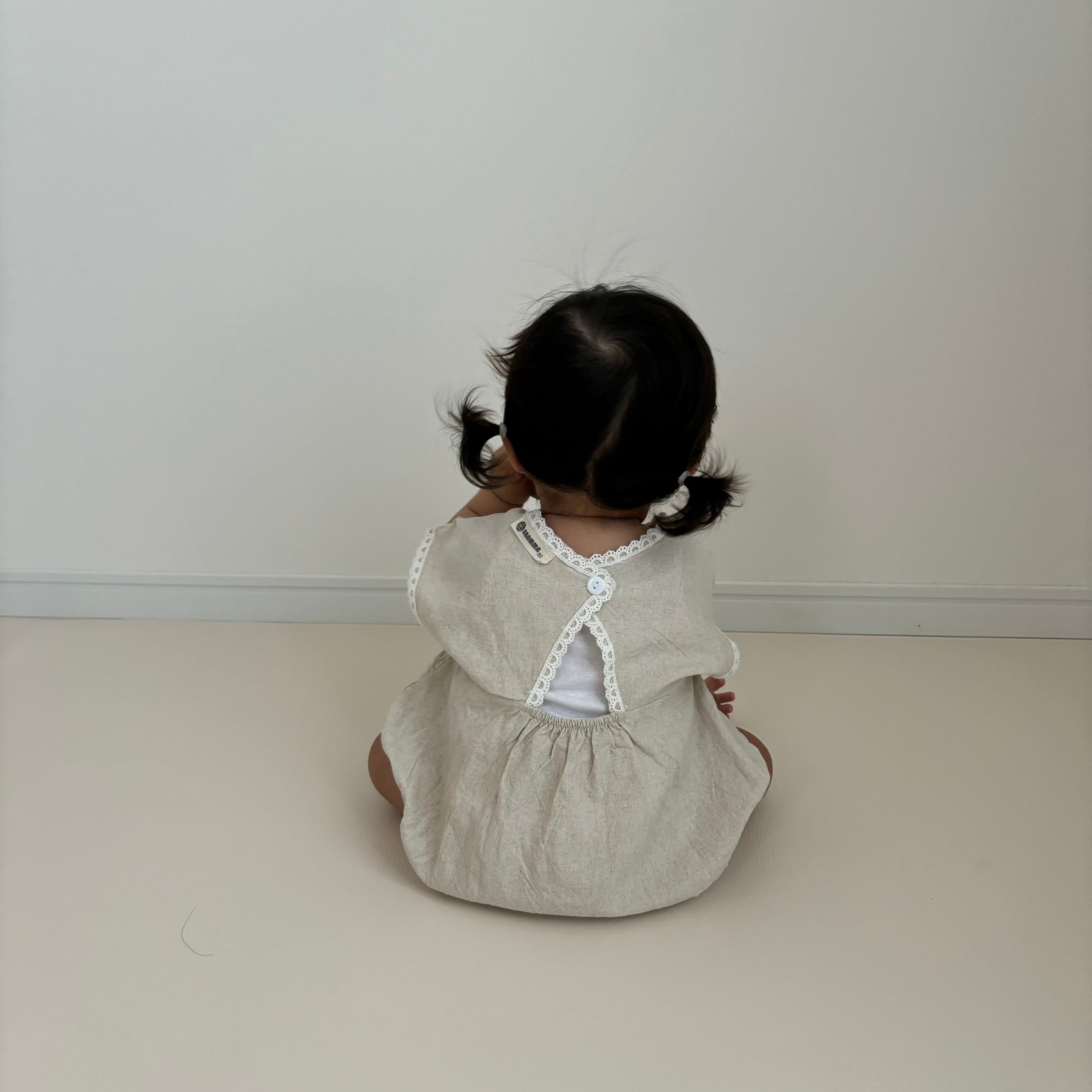 【BABY】フロントフラワー刺繍ロンパース