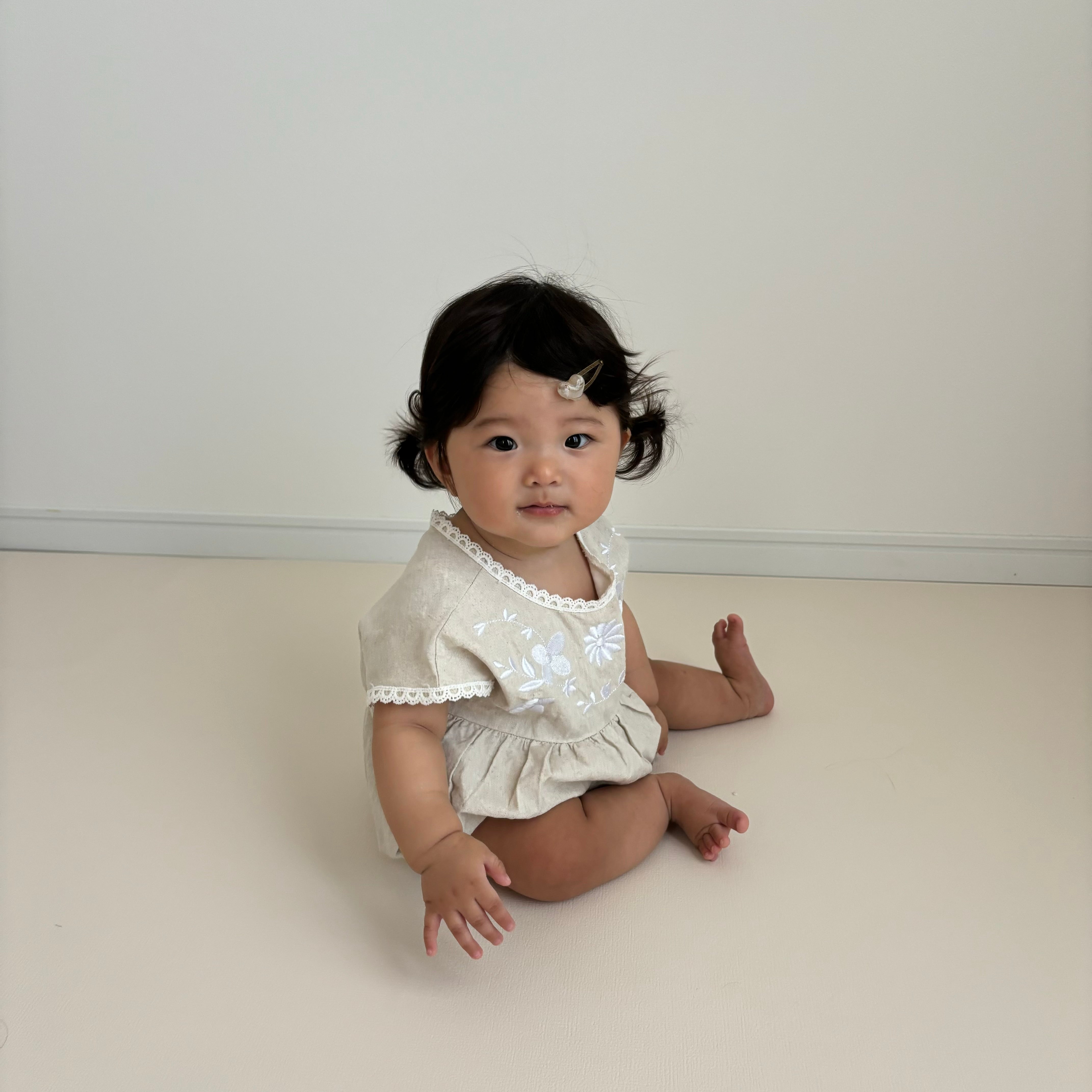 【BABY】フロントフラワー刺繍ロンパース