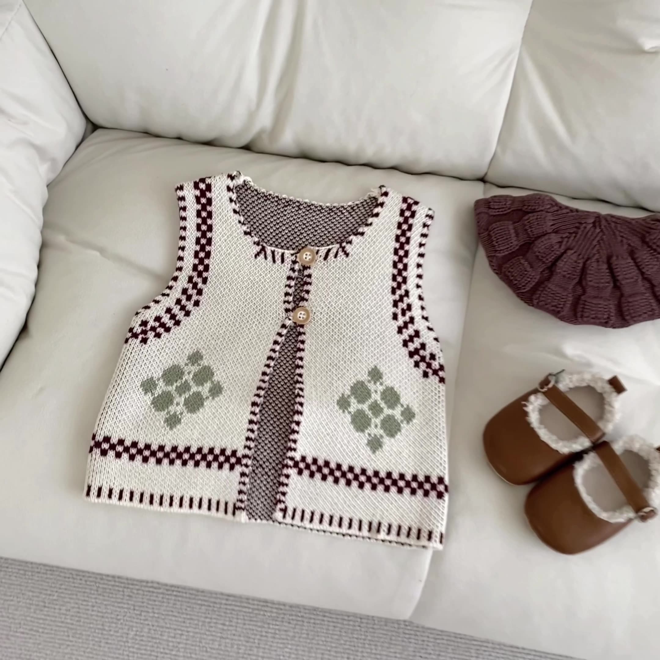 【BABY】フラワー刺繡ニットベビーベスト