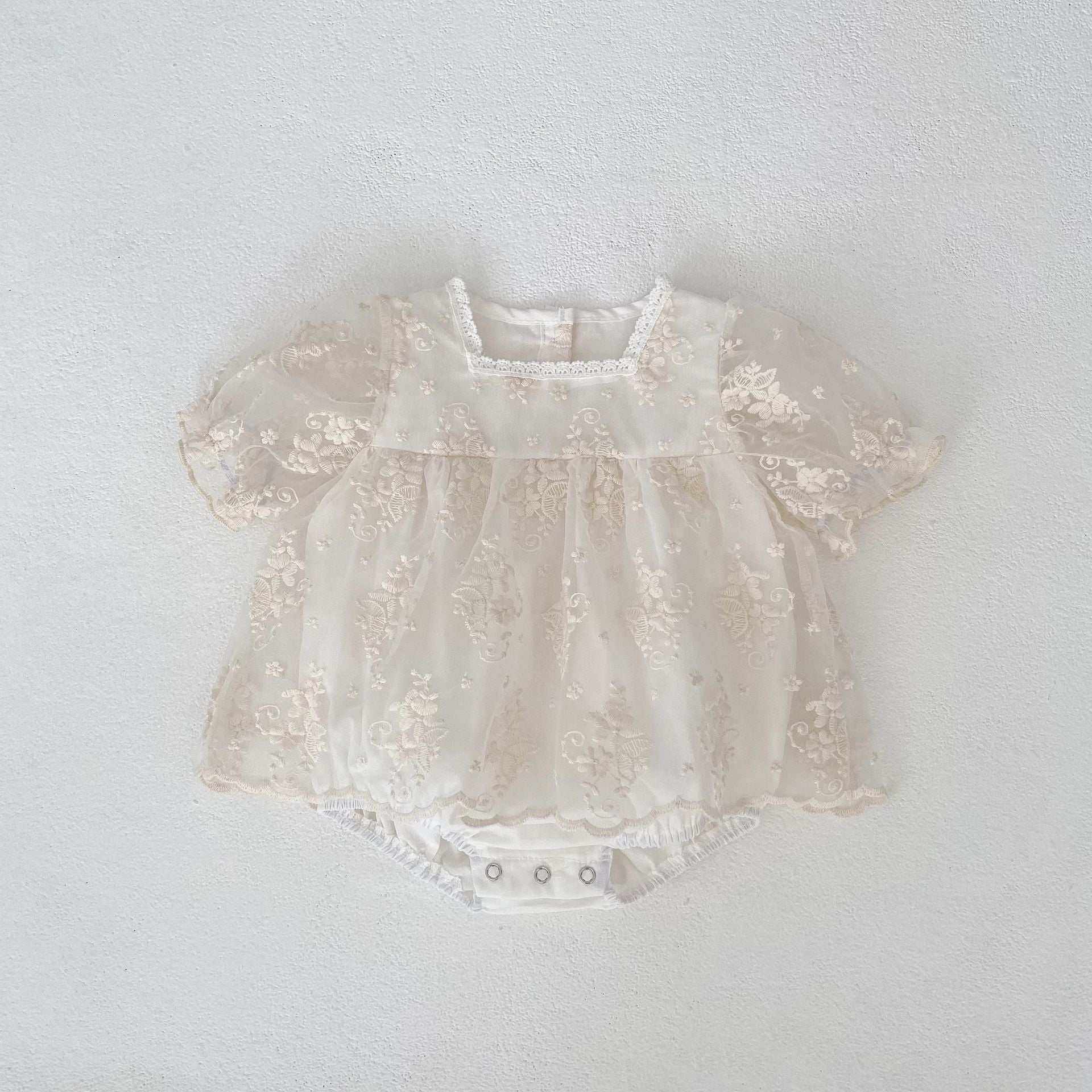 【BABY】spring/summer whiteレースロンパース