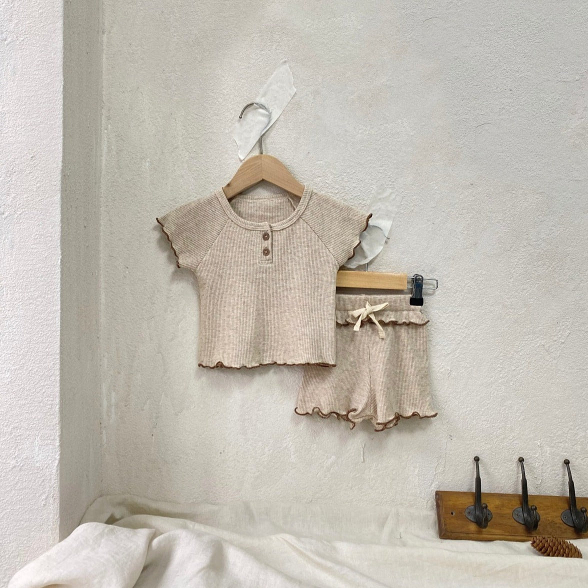 【BABY】ふんわりフリルリブ編みセットアップ CawaKomostore