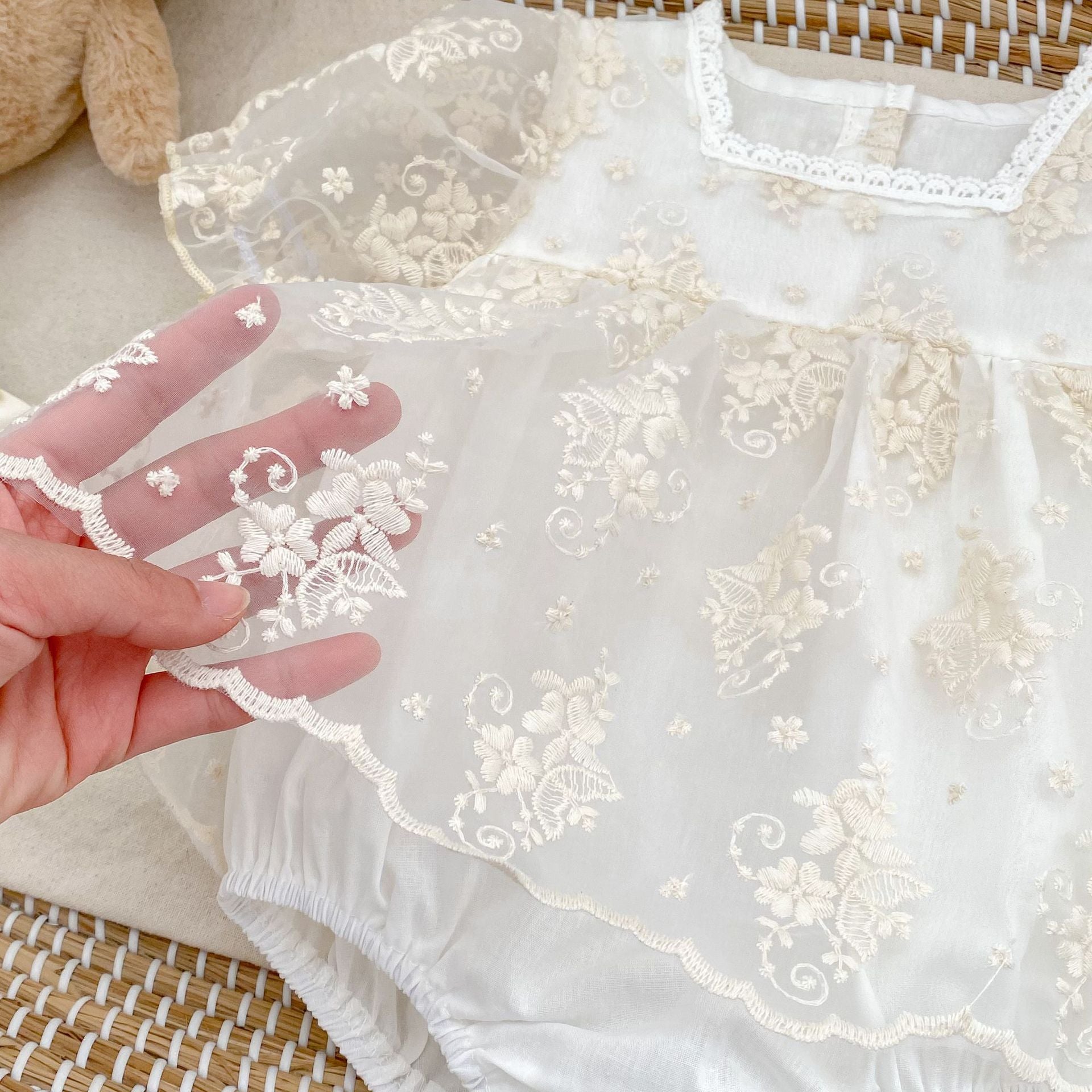 【BABY】spring/summer whiteレースロンパース