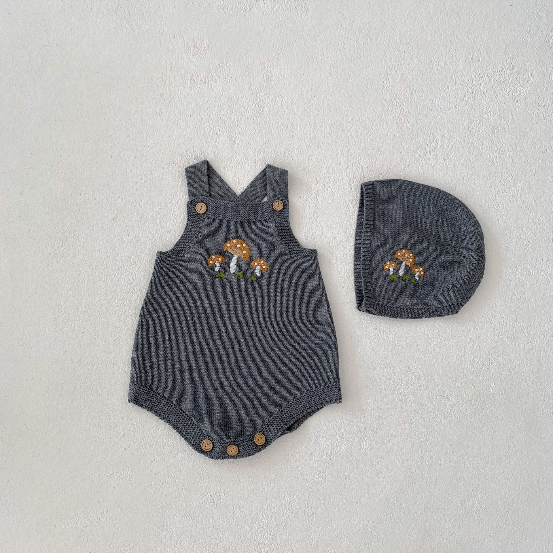 【BABY】キノコ刺繍グレーニットサロペット / ボンネット CawaKomostore