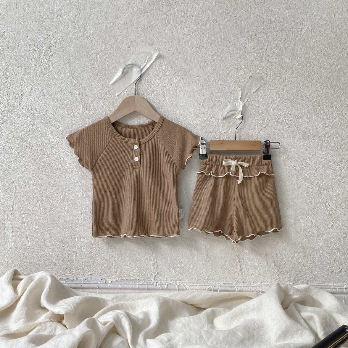 【BABY】ふんわりフリルリブ編みセットアップ CawaKomostore