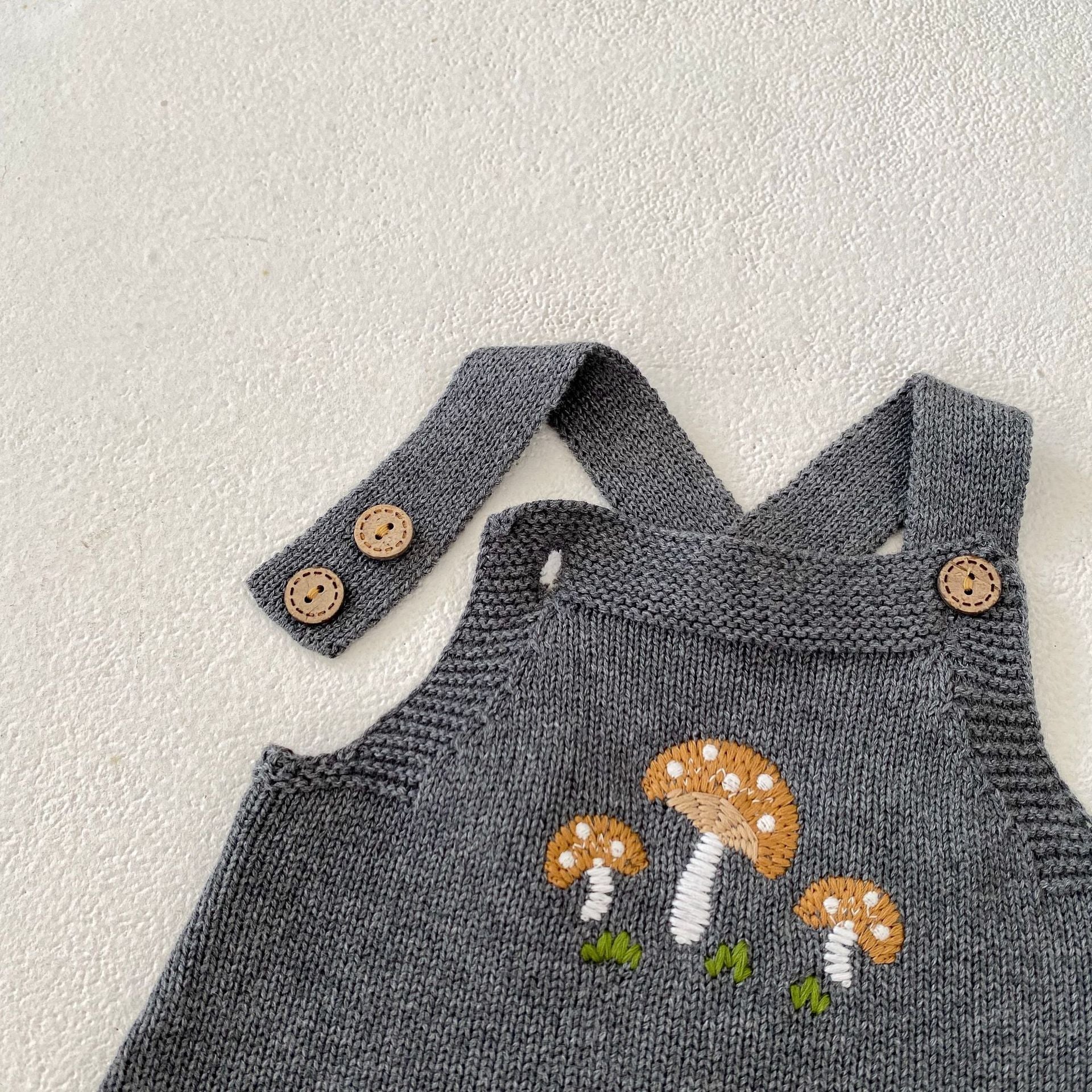 【BABY】キノコ刺繍グレーニットサロペット / ボンネット CawaKomostore