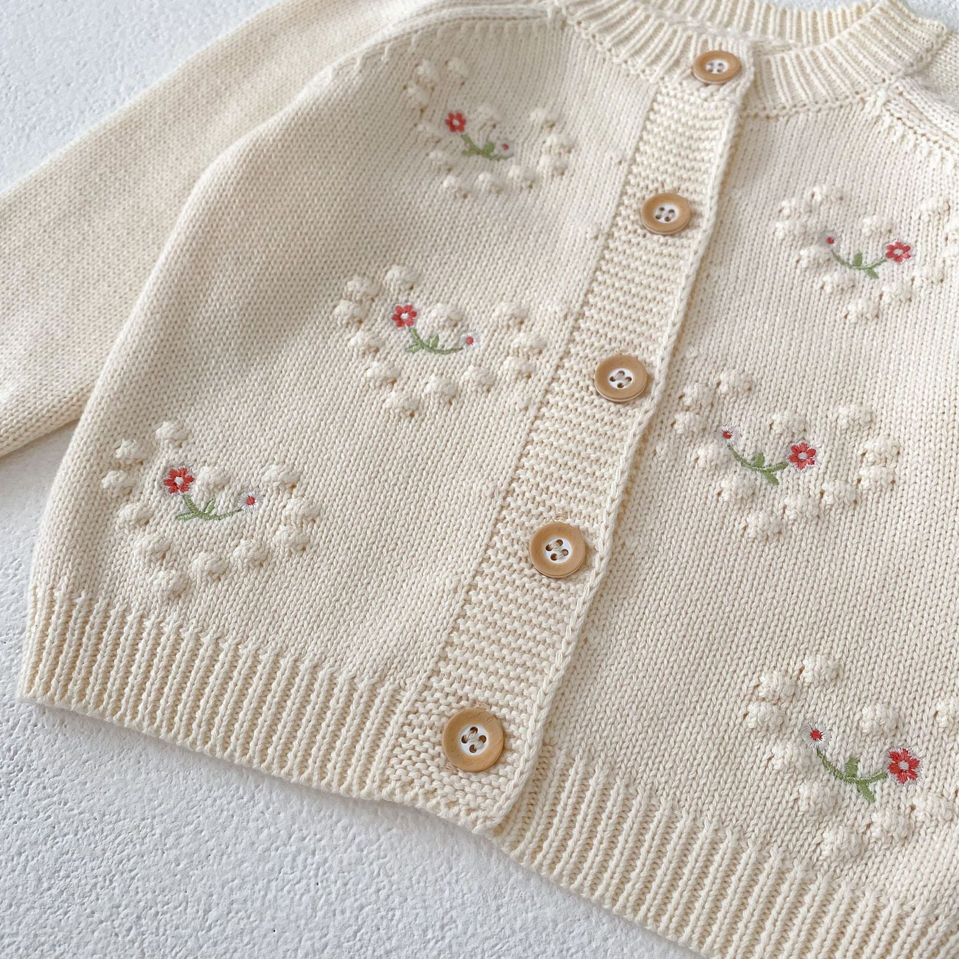 【BABY】off whiteフラワー刺繍ニットカーディガン