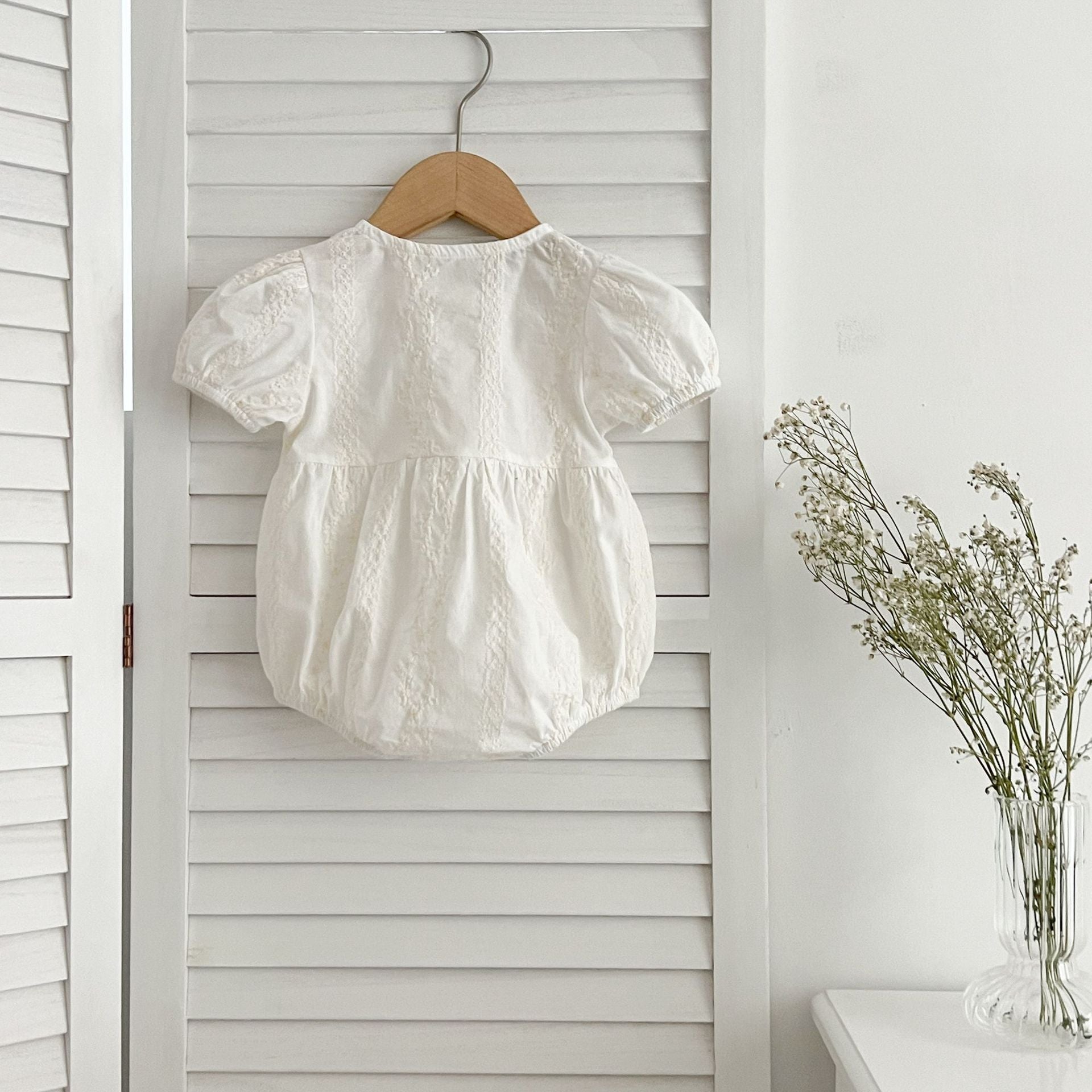 【BABY】春夏 ホワイト / ブラウン 刺繍ロンパース