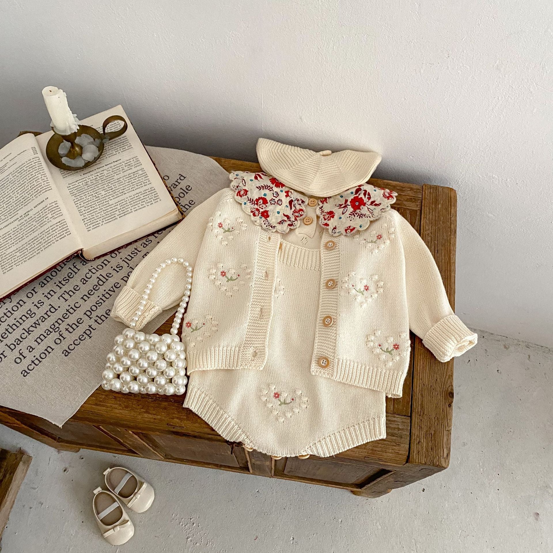 【BABY】off whiteフラワー刺繍ニットカーディガン