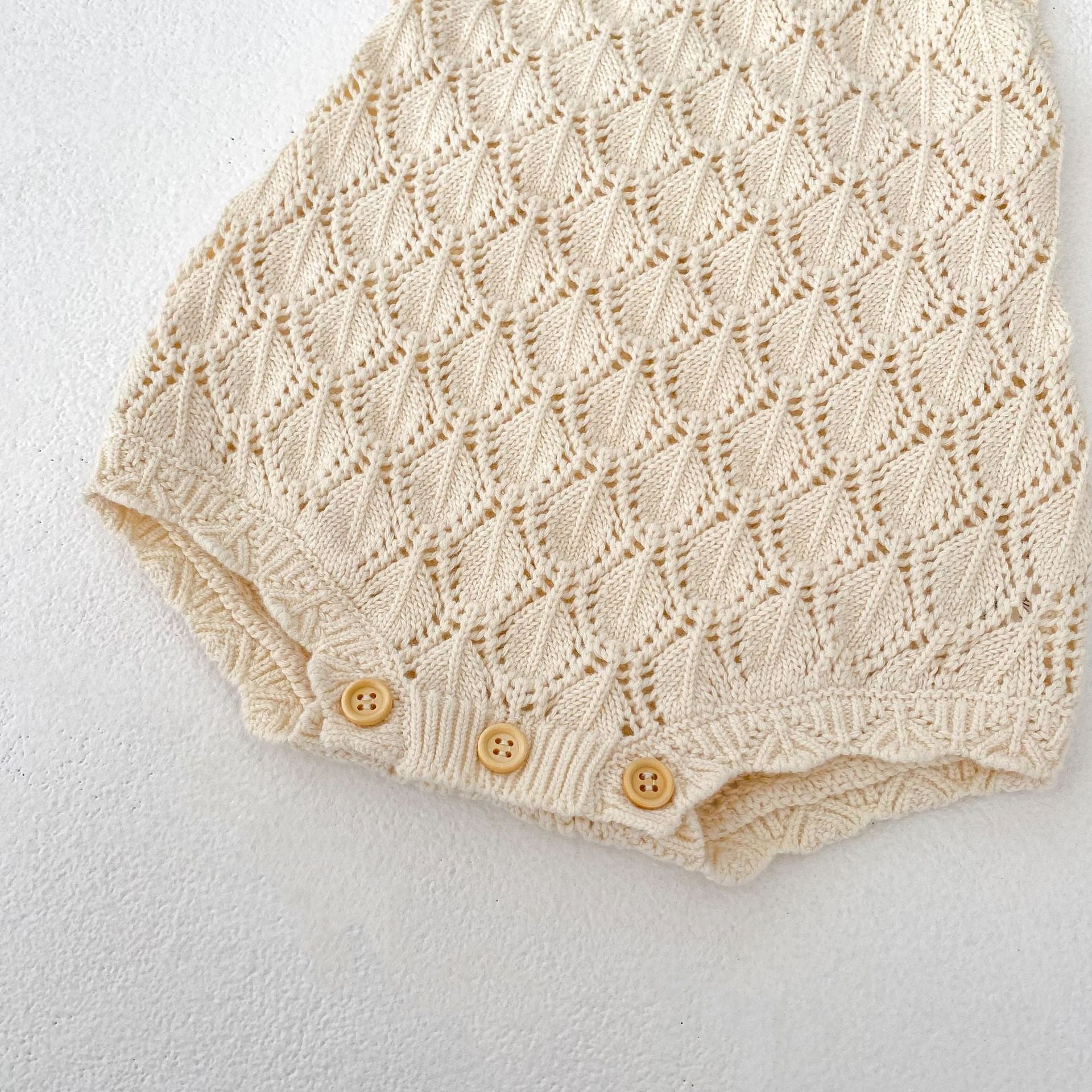 【BABY】透かしうろこ編みニットサロペット