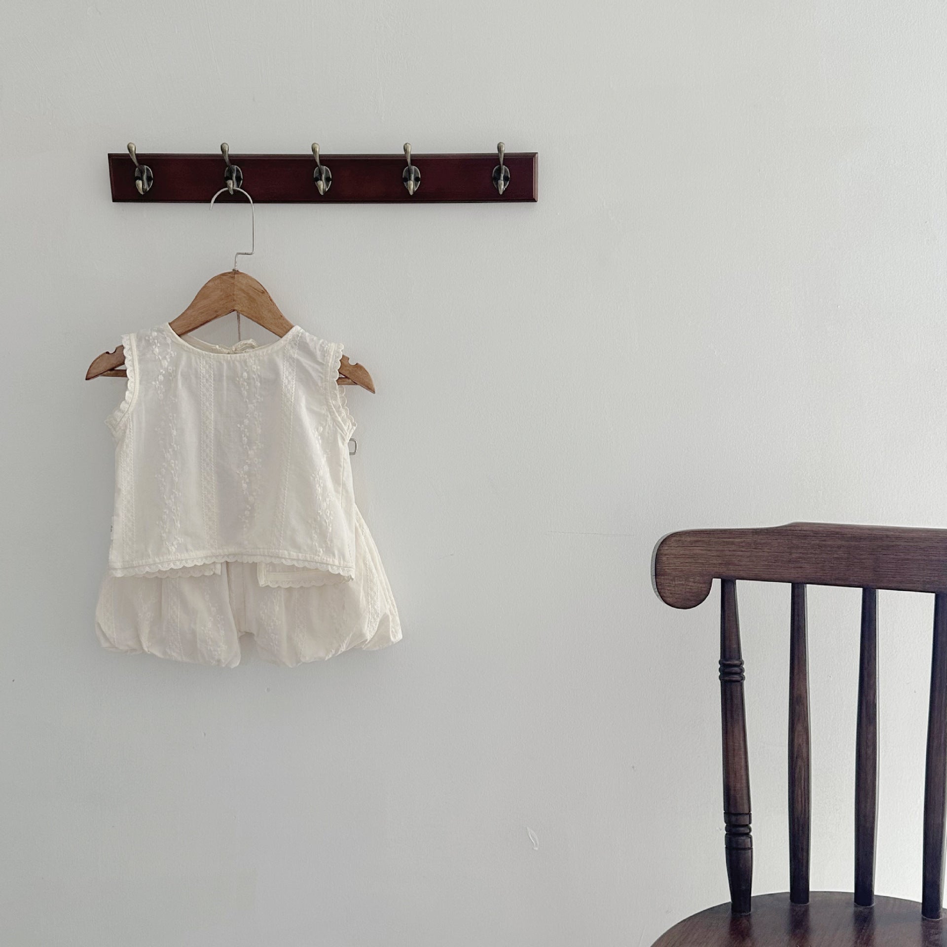 【BABY】ホワイトノースリーブセットアップ CawaKomostore