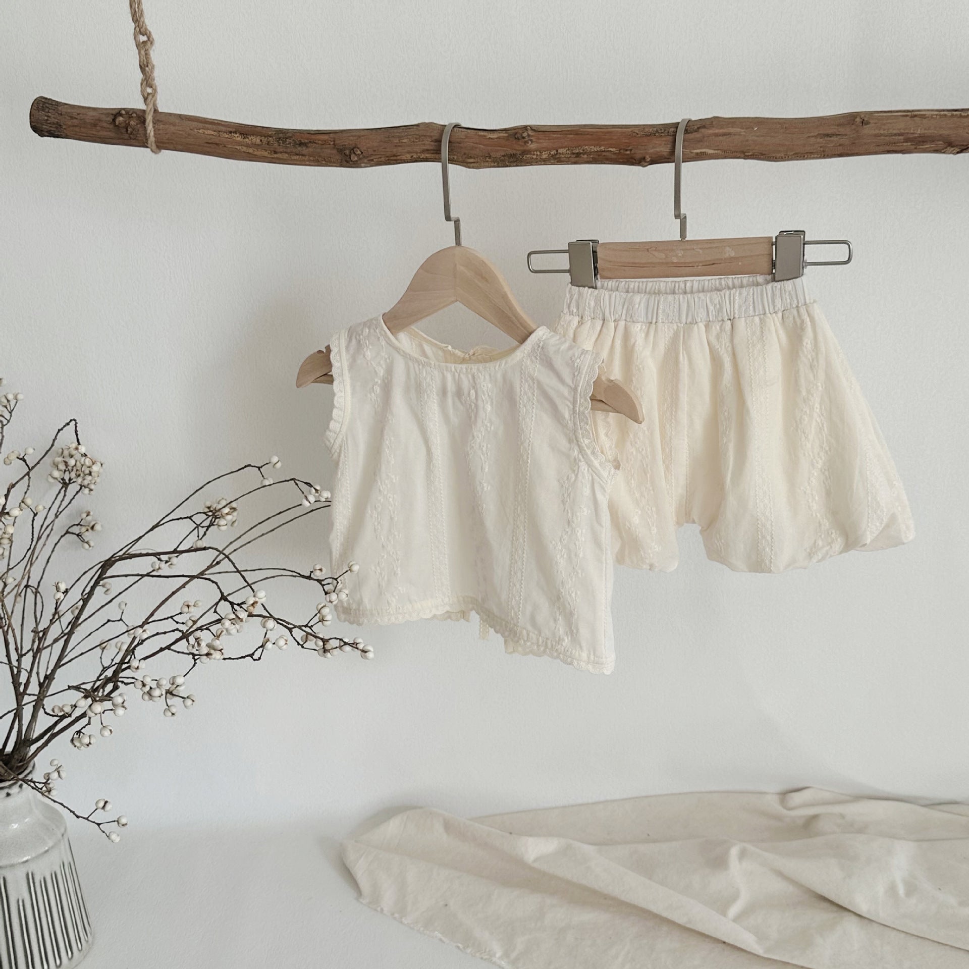 【BABY】ホワイトノースリーブセットアップ CawaKomostore