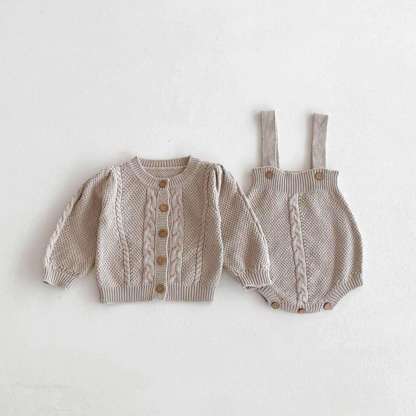 【BABY】 ケーブル編みデザインワンカラーセットアップ