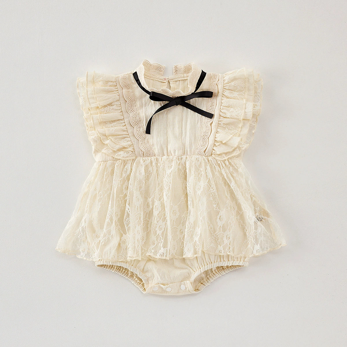 【BABY】クリームリボンロンパース
