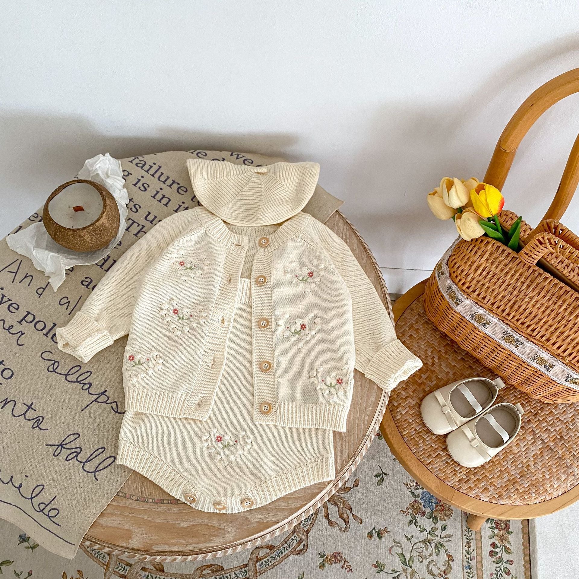 【BABY】off whiteフラワー刺繍ニットカーディガン