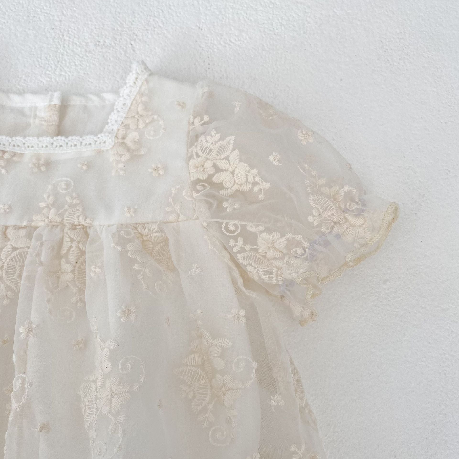 【BABY】spring/summer whiteレースロンパース