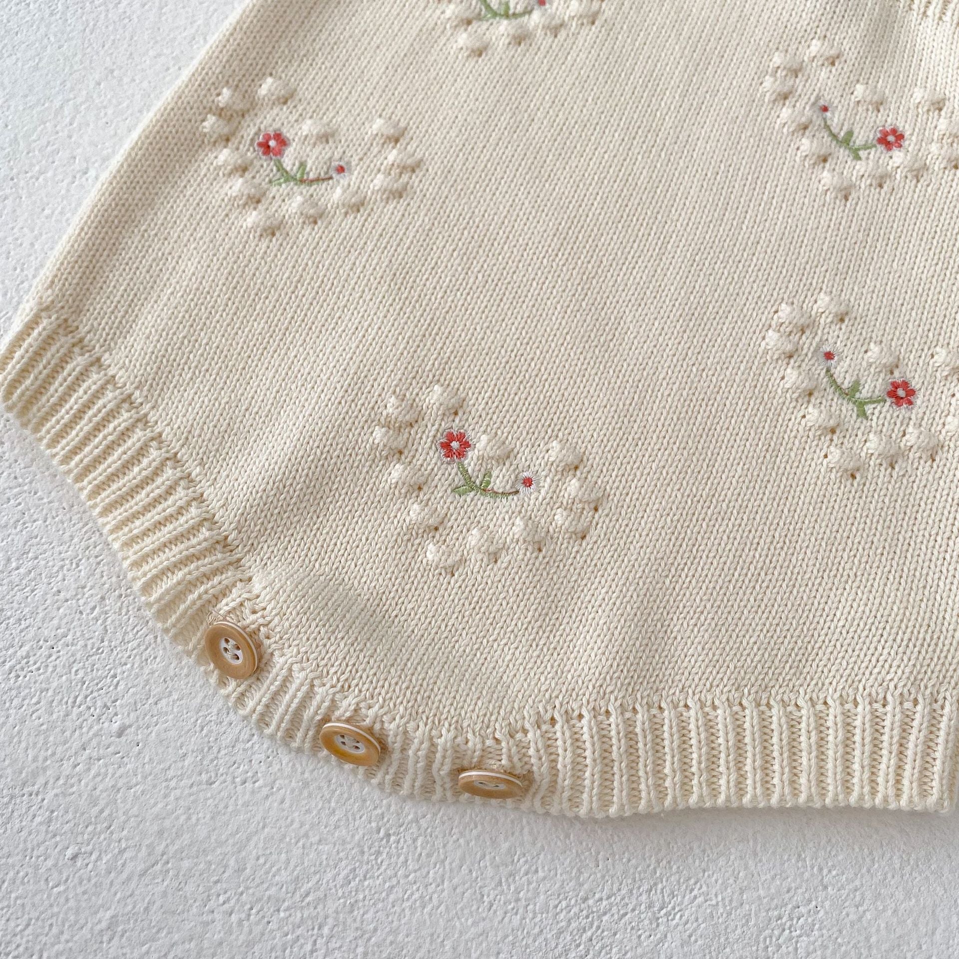 【BABY】off whiteフラワー刺繍ニットカーディガン