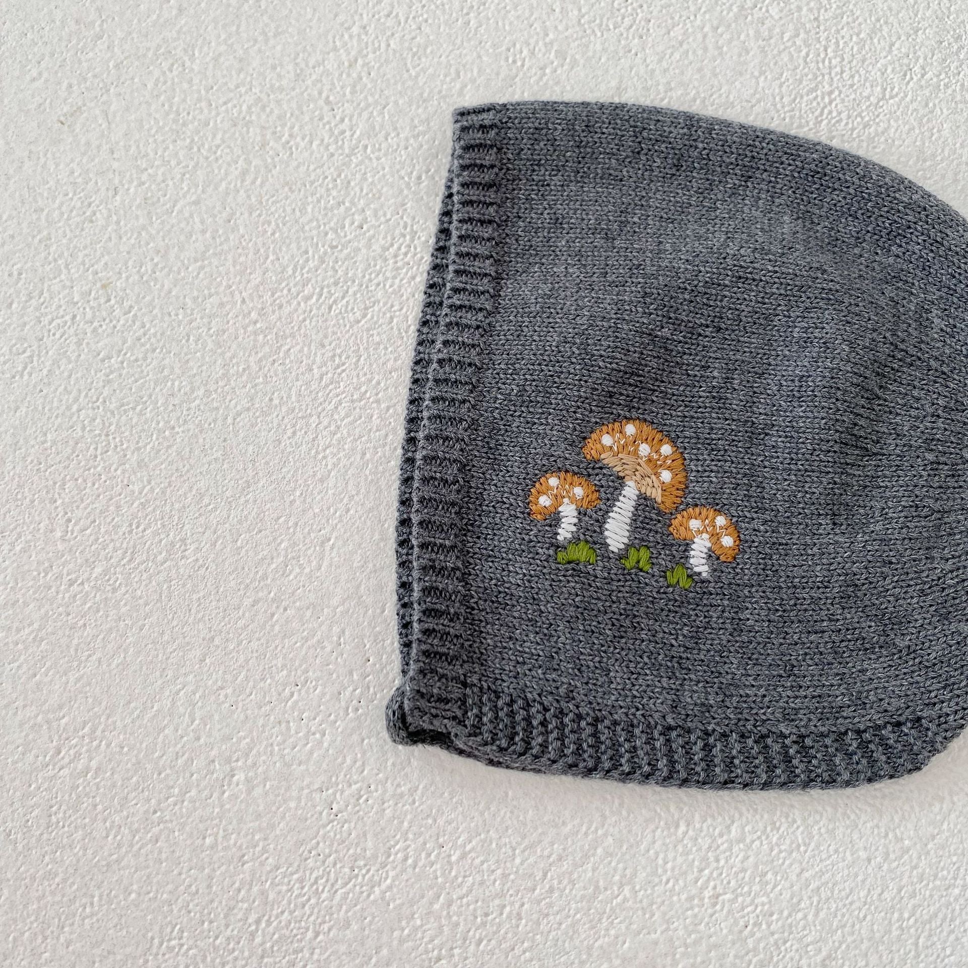【BABY】キノコ刺繍グレーニットサロペット / ボンネット CawaKomostore