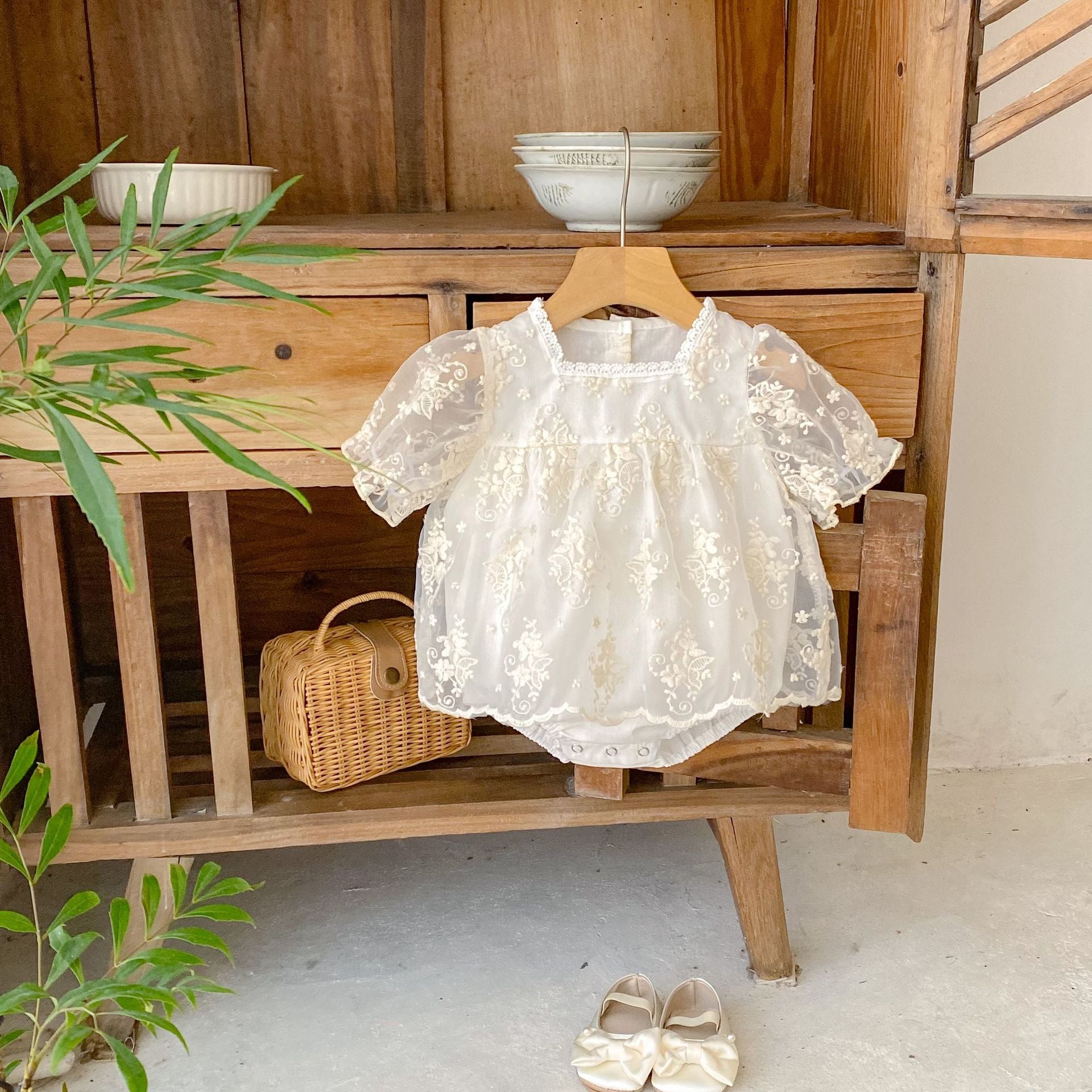 【BABY】spring/summer whiteレースロンパース