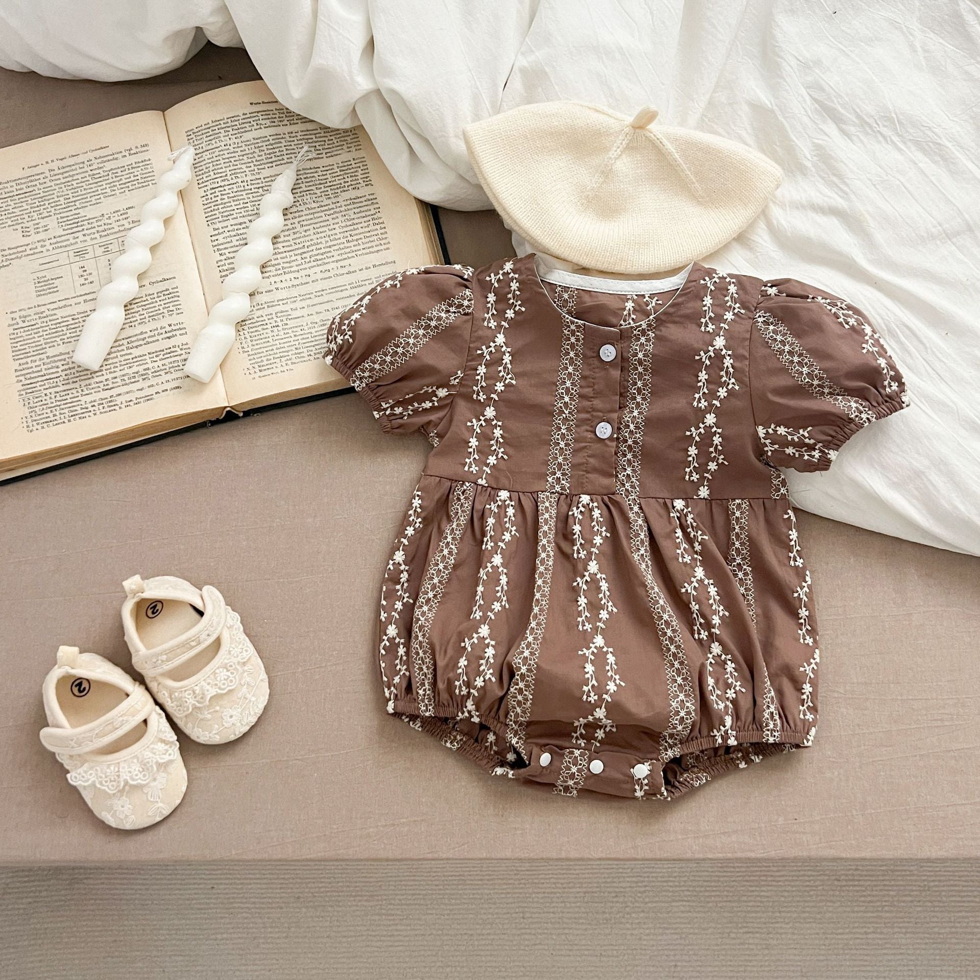 【BABY】春夏 ホワイト / ブラウン 刺繍ロンパース