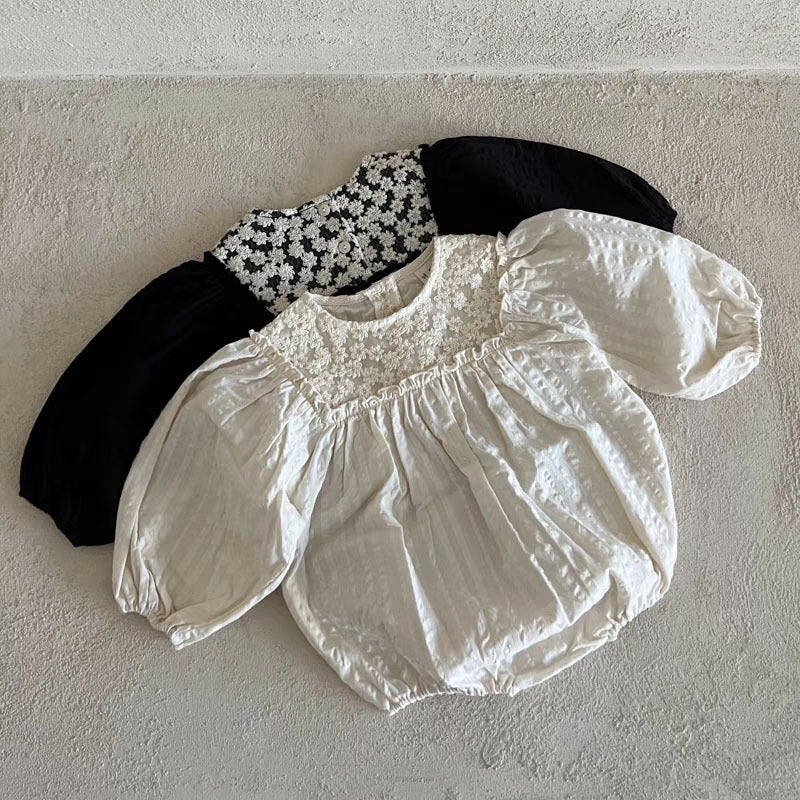 【BABY】ふんわりモノクロ花柄レースロンパース CawaKomostore