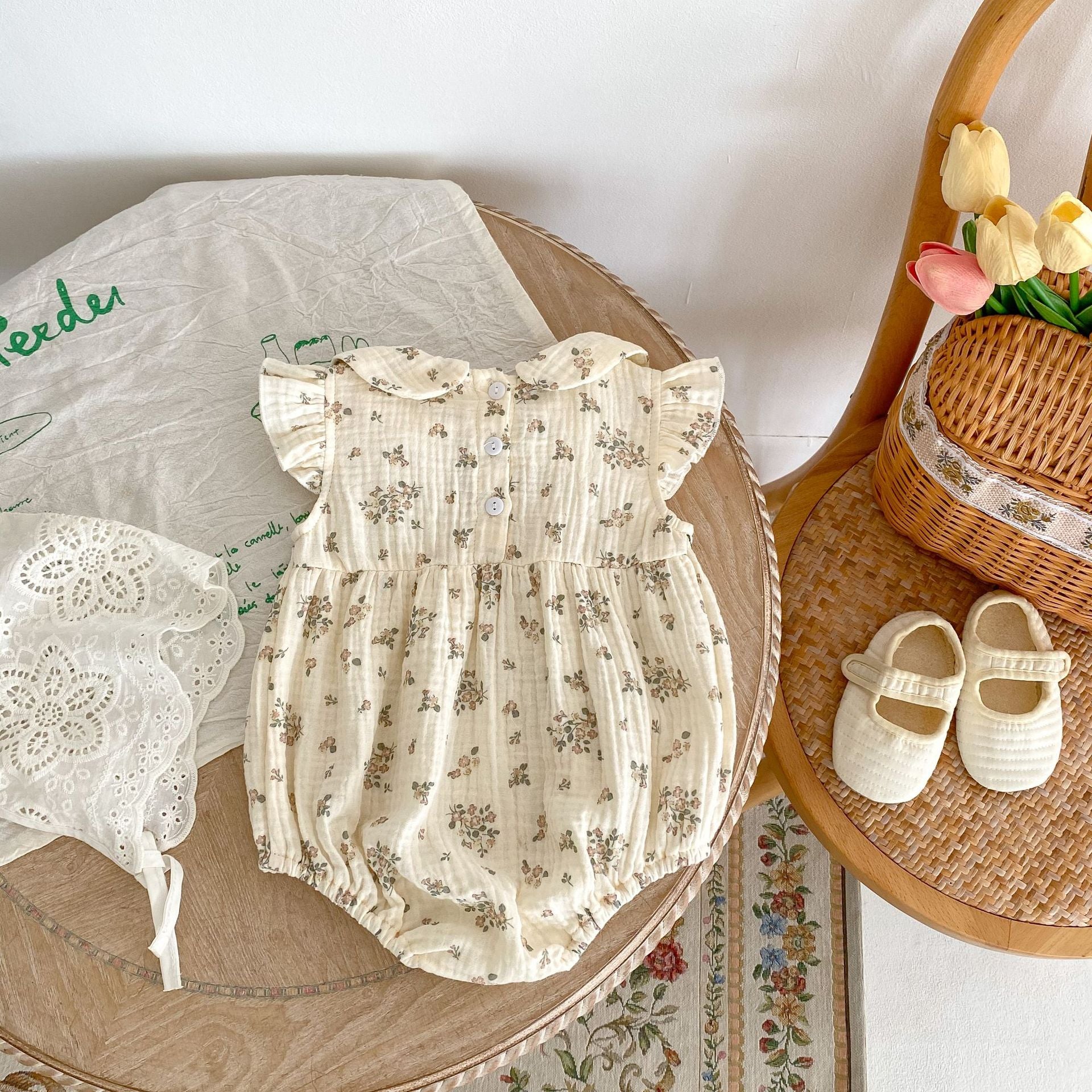 【BABY】ショルダーフリルシャーリングフローラルロンパース CawaKomostore