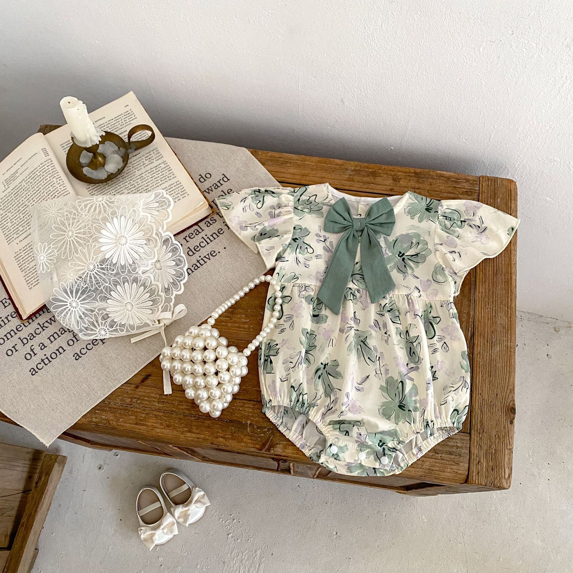 【BABY】リボン付き グリーン フリルロンパース CawaKomostore