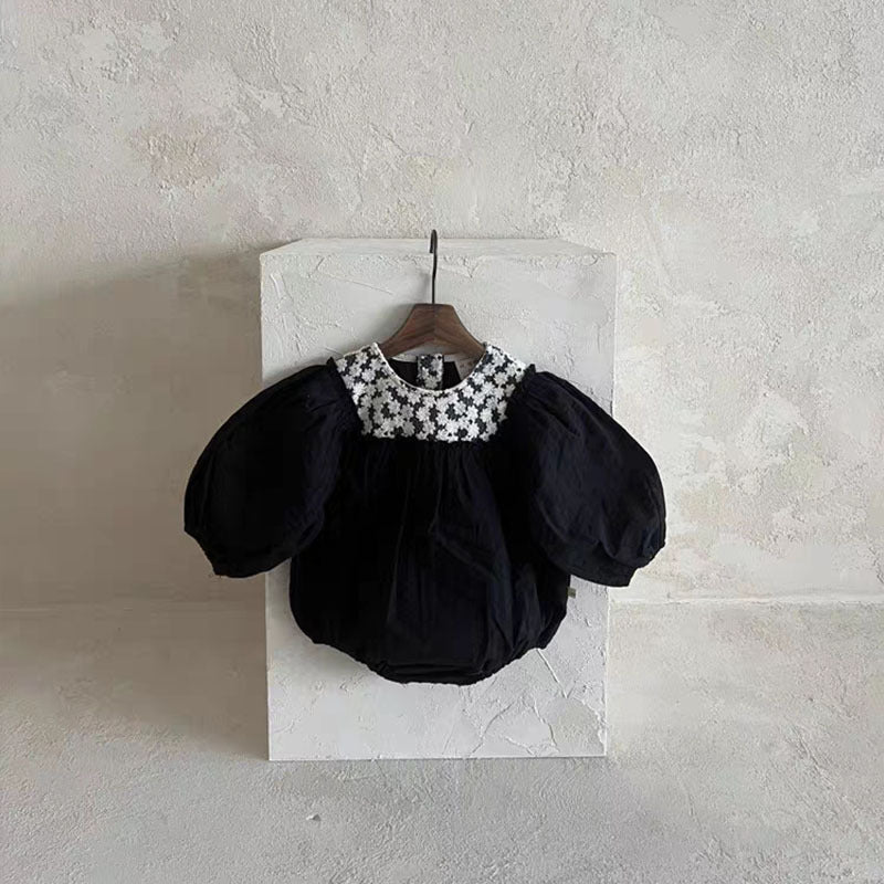 【BABY】ふんわりモノクロ花柄レースロンパース CawaKomostore